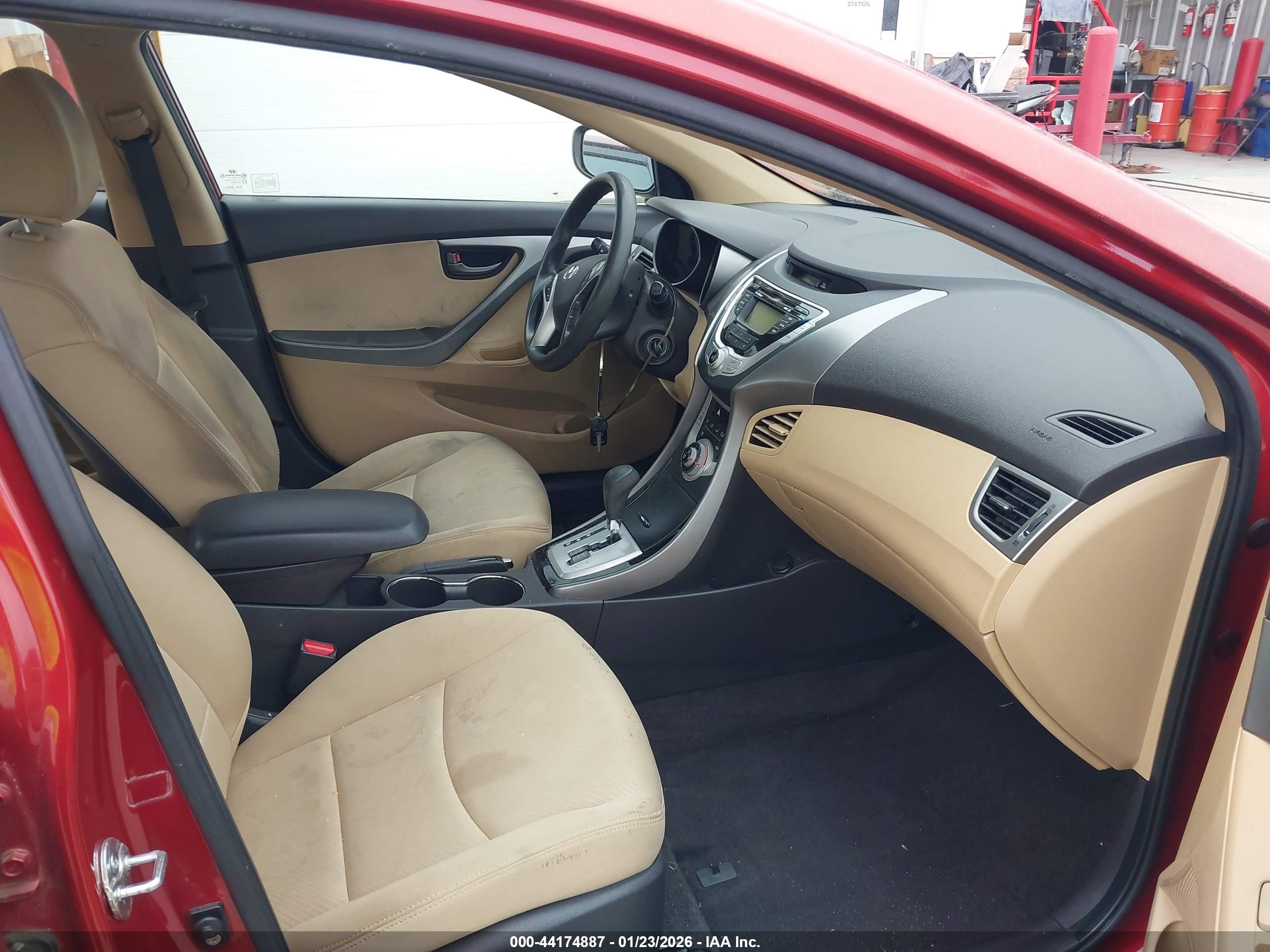 HYUNDAI ELANTRA image 5