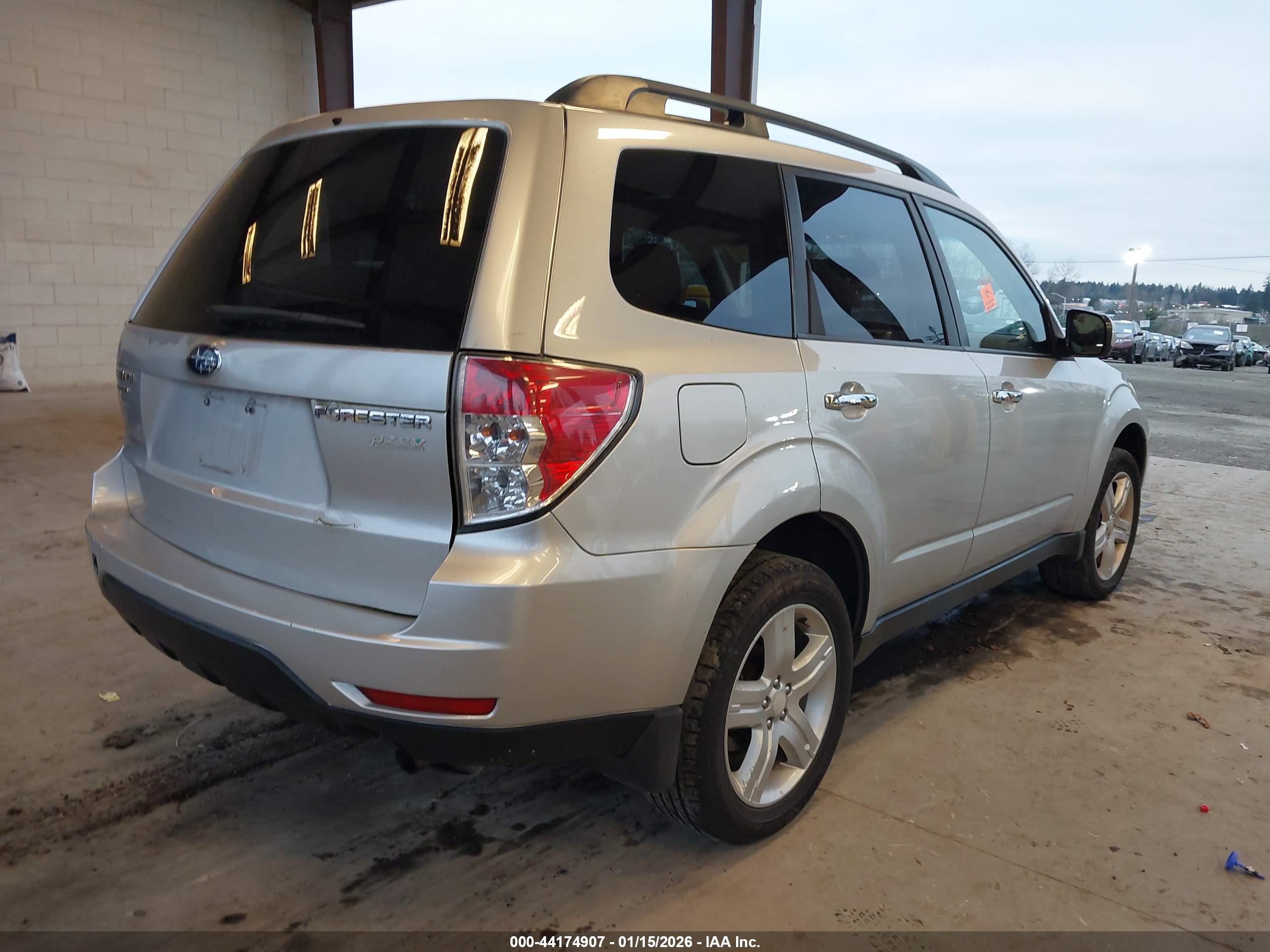 SUBARU FORESTER image 4