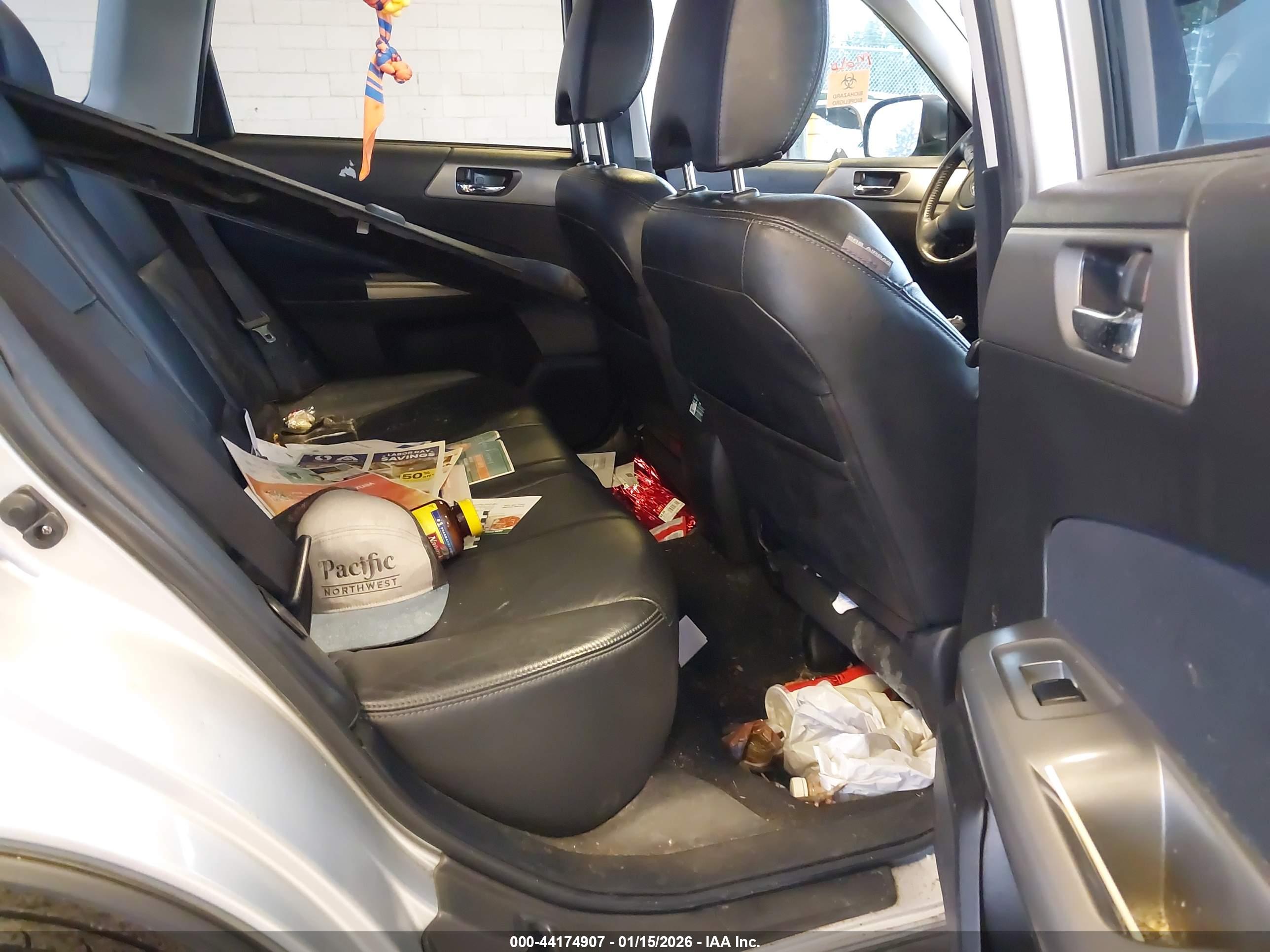 SUBARU FORESTER image 8
