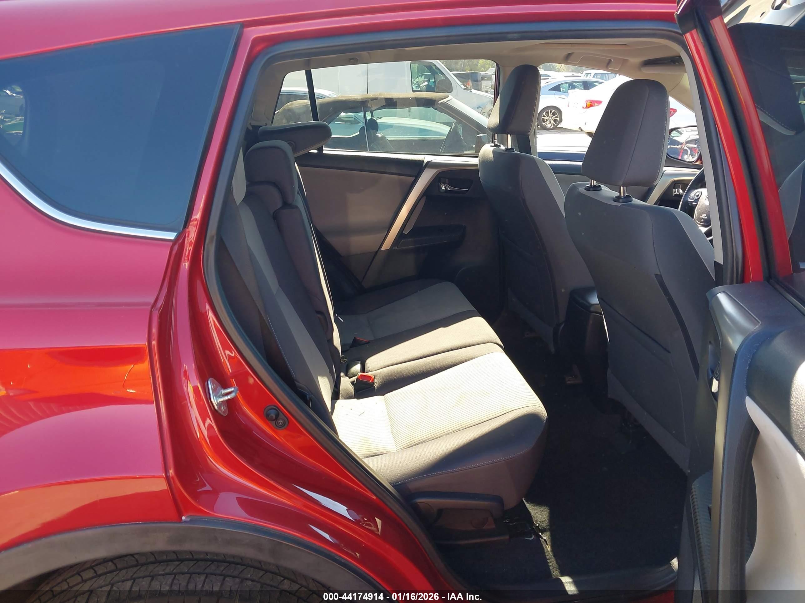 TOYOTA RAV4 image 8