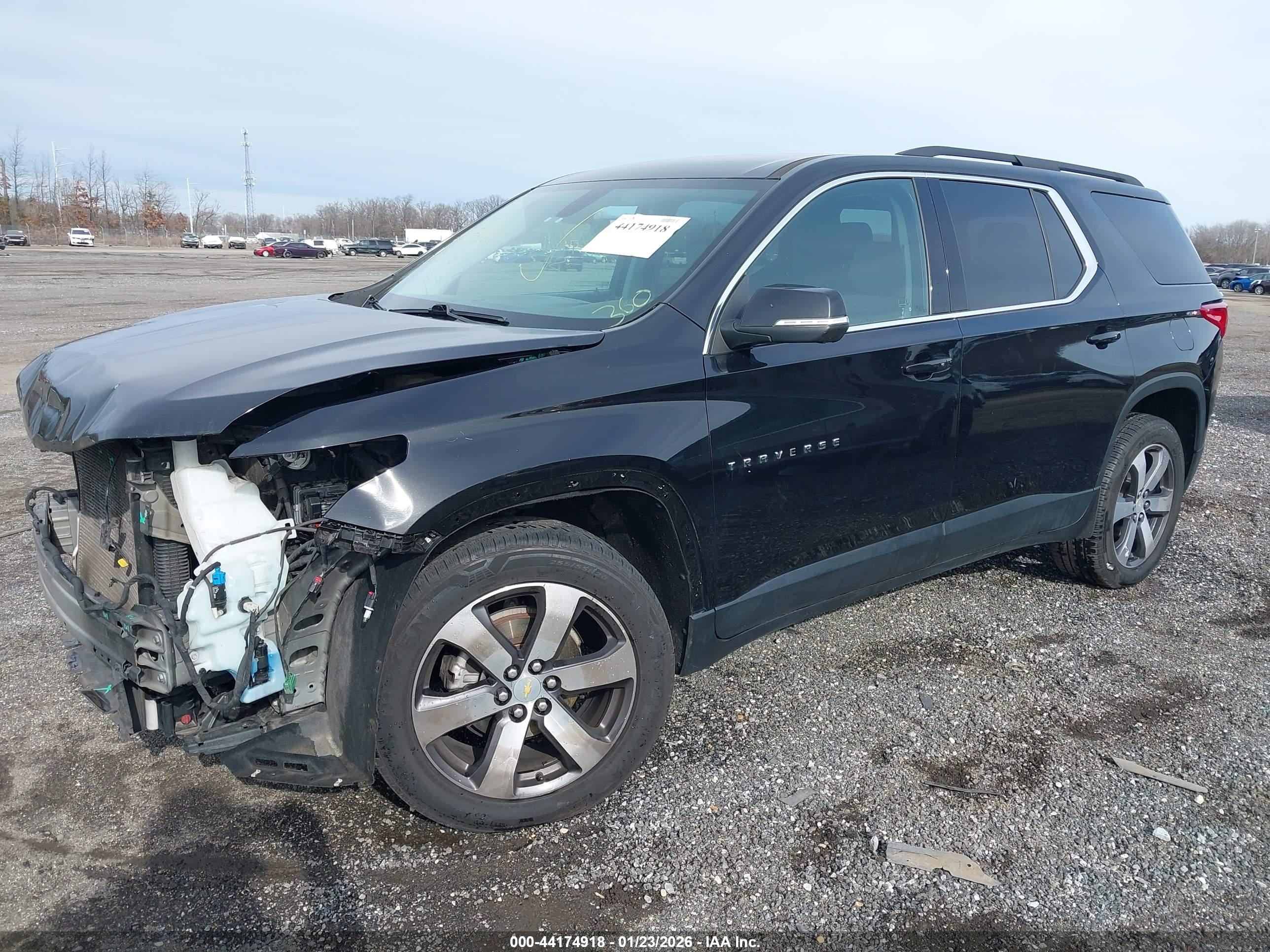 CHEVROLET TRAVERSE image 2