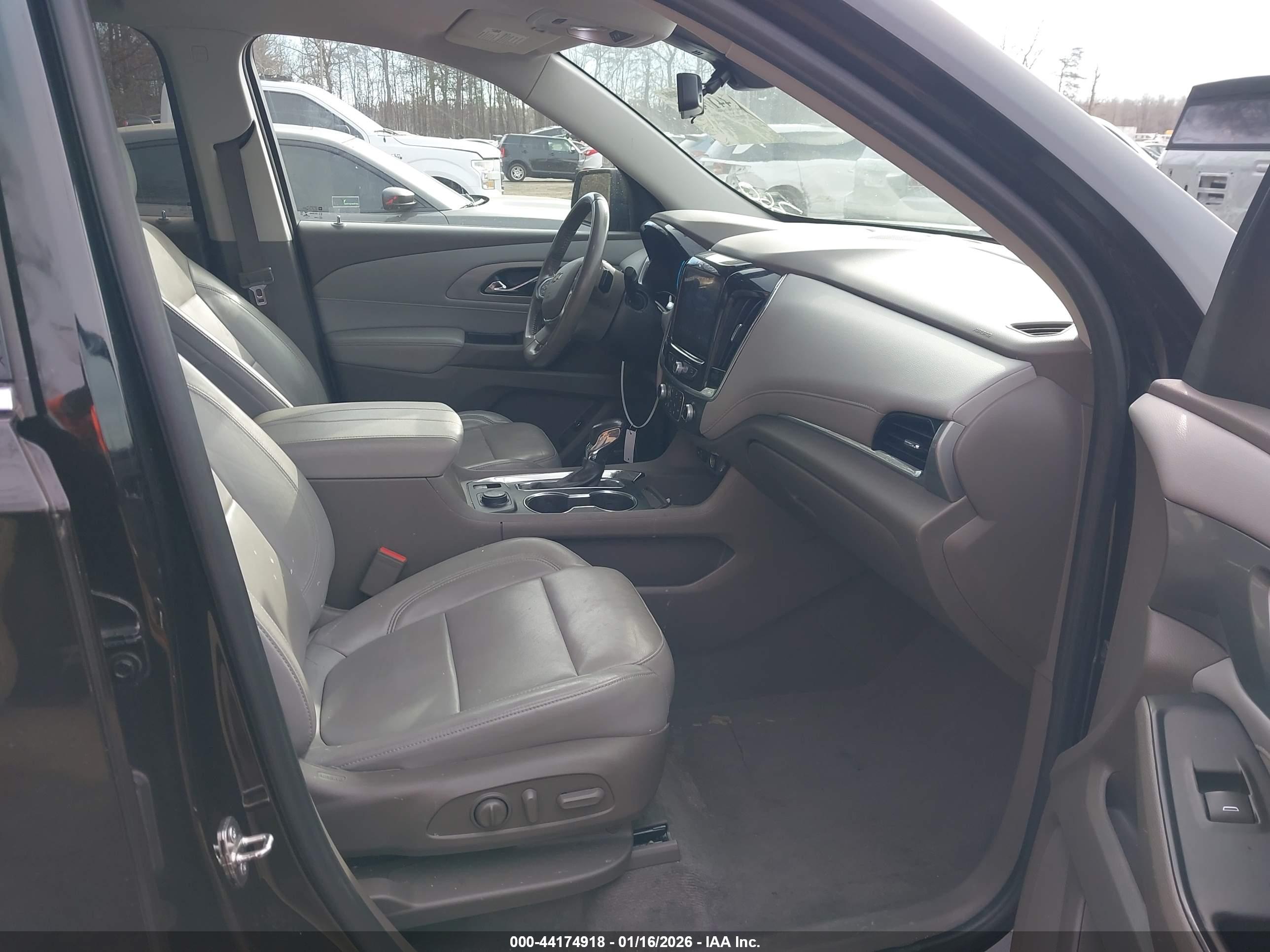 CHEVROLET TRAVERSE image 5
