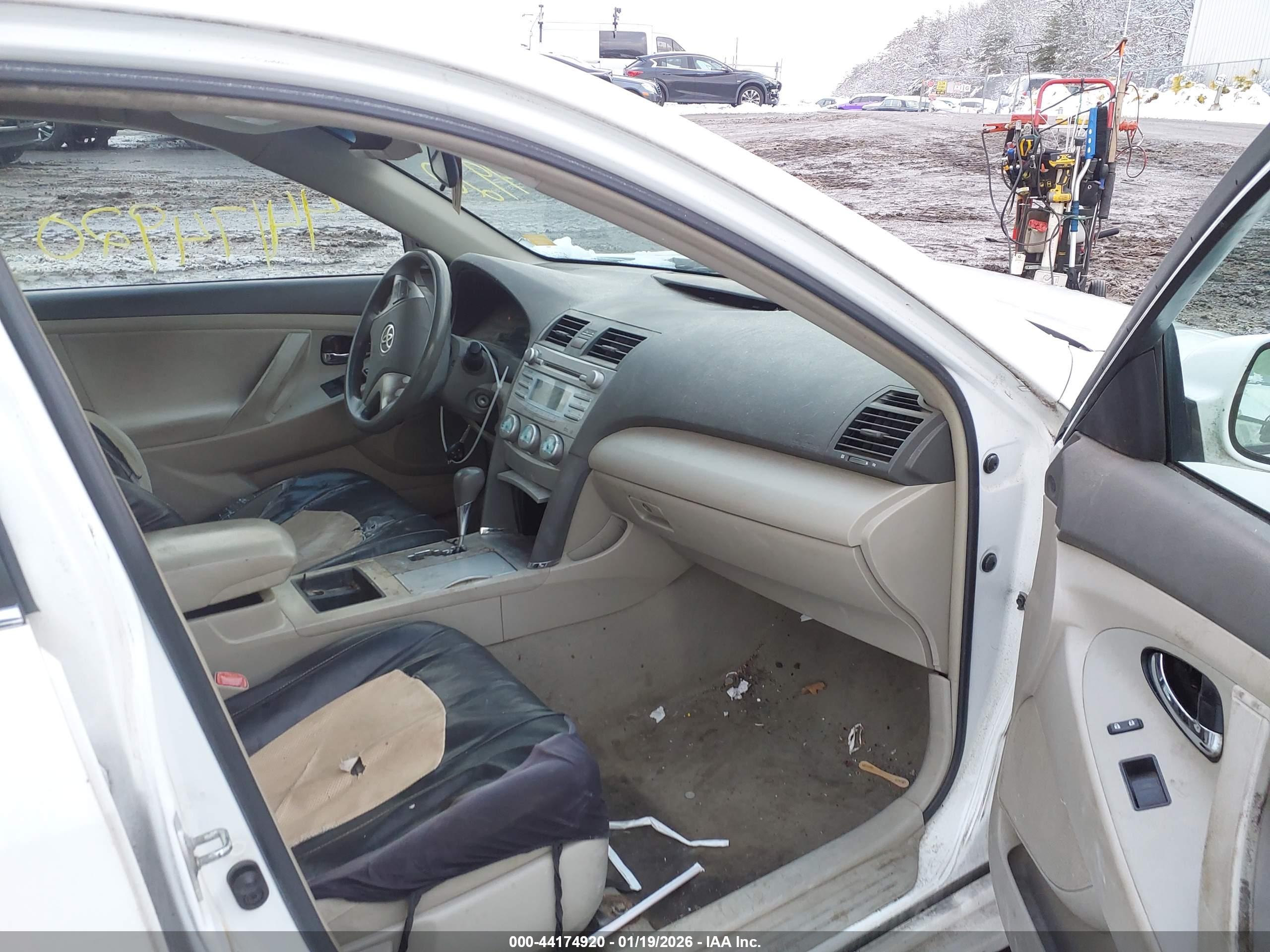 TOYOTA CAMRY image 5