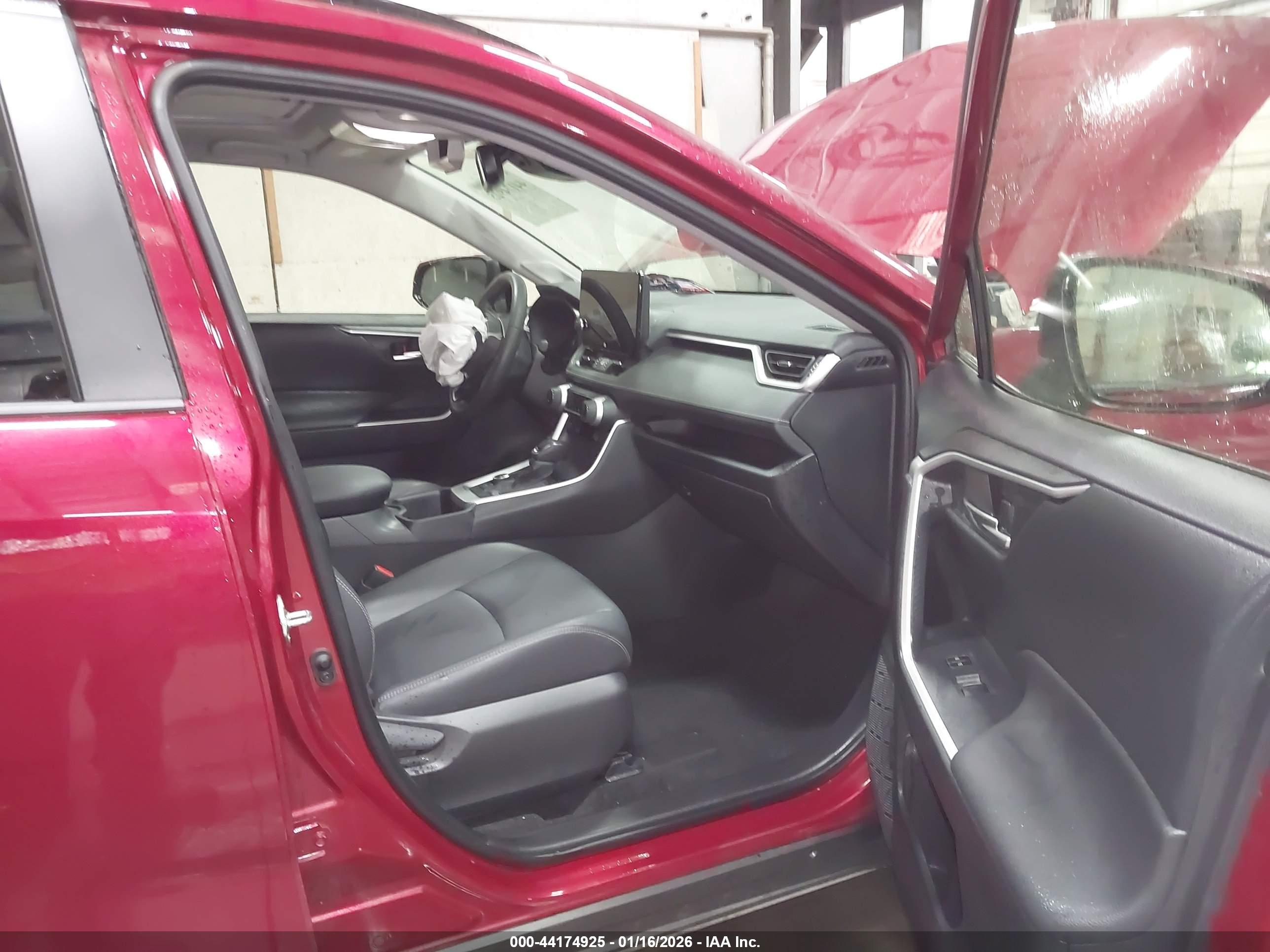 TOYOTA RAV4 image 5