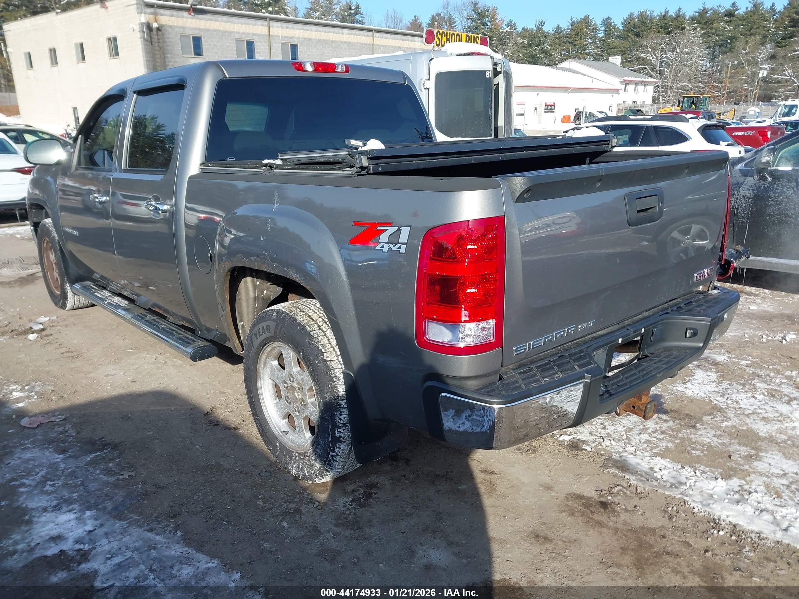 GMC SIERRA image 3