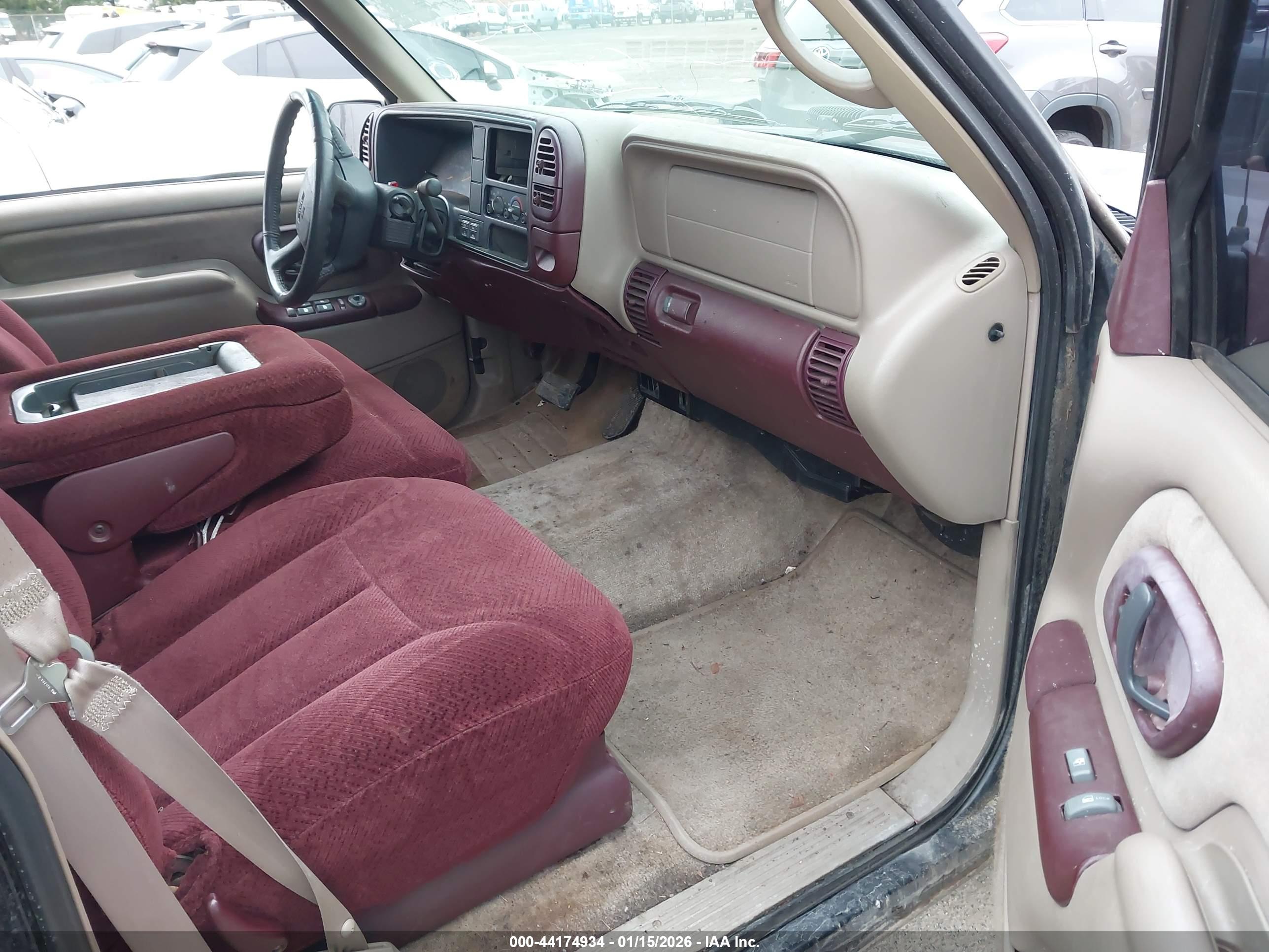GMC SUBURBAN image 5