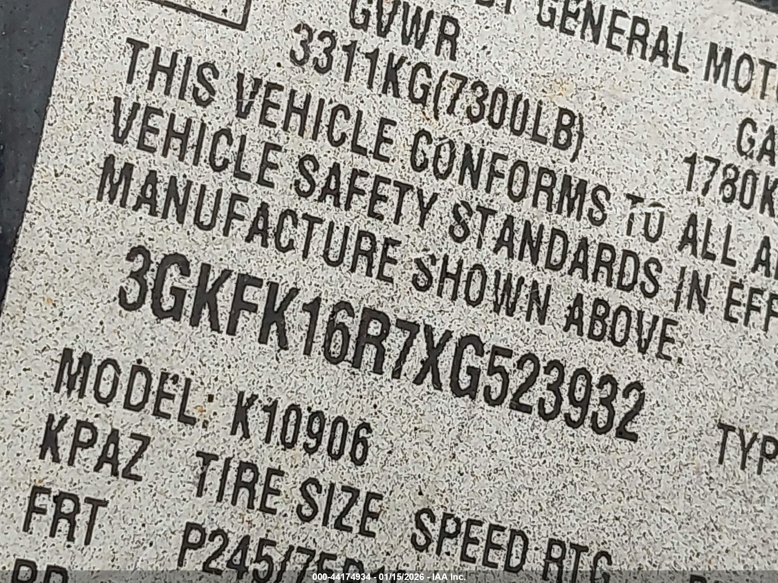 GMC SUBURBAN image 9