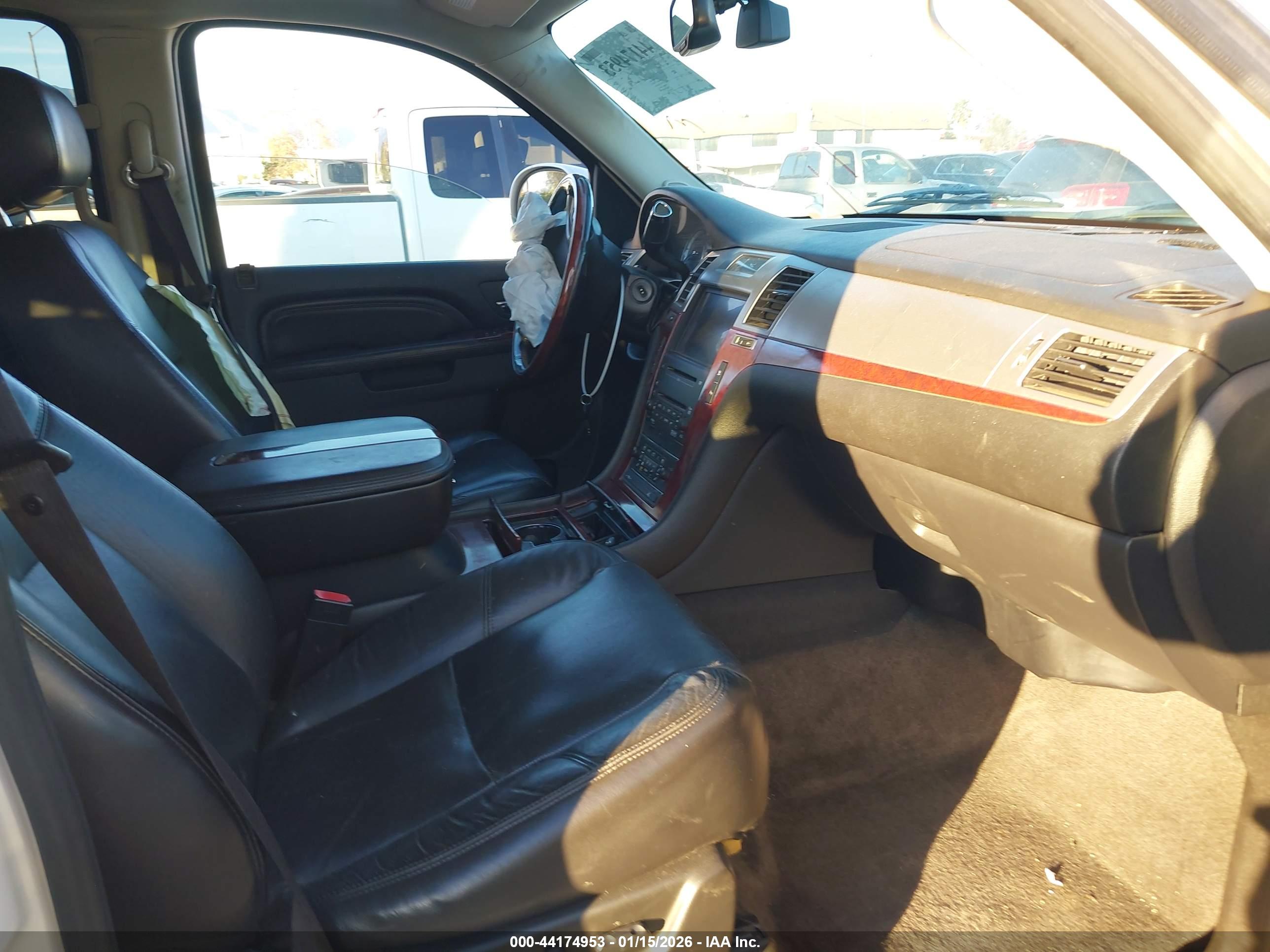 CADILLAC ESCALADE image 5