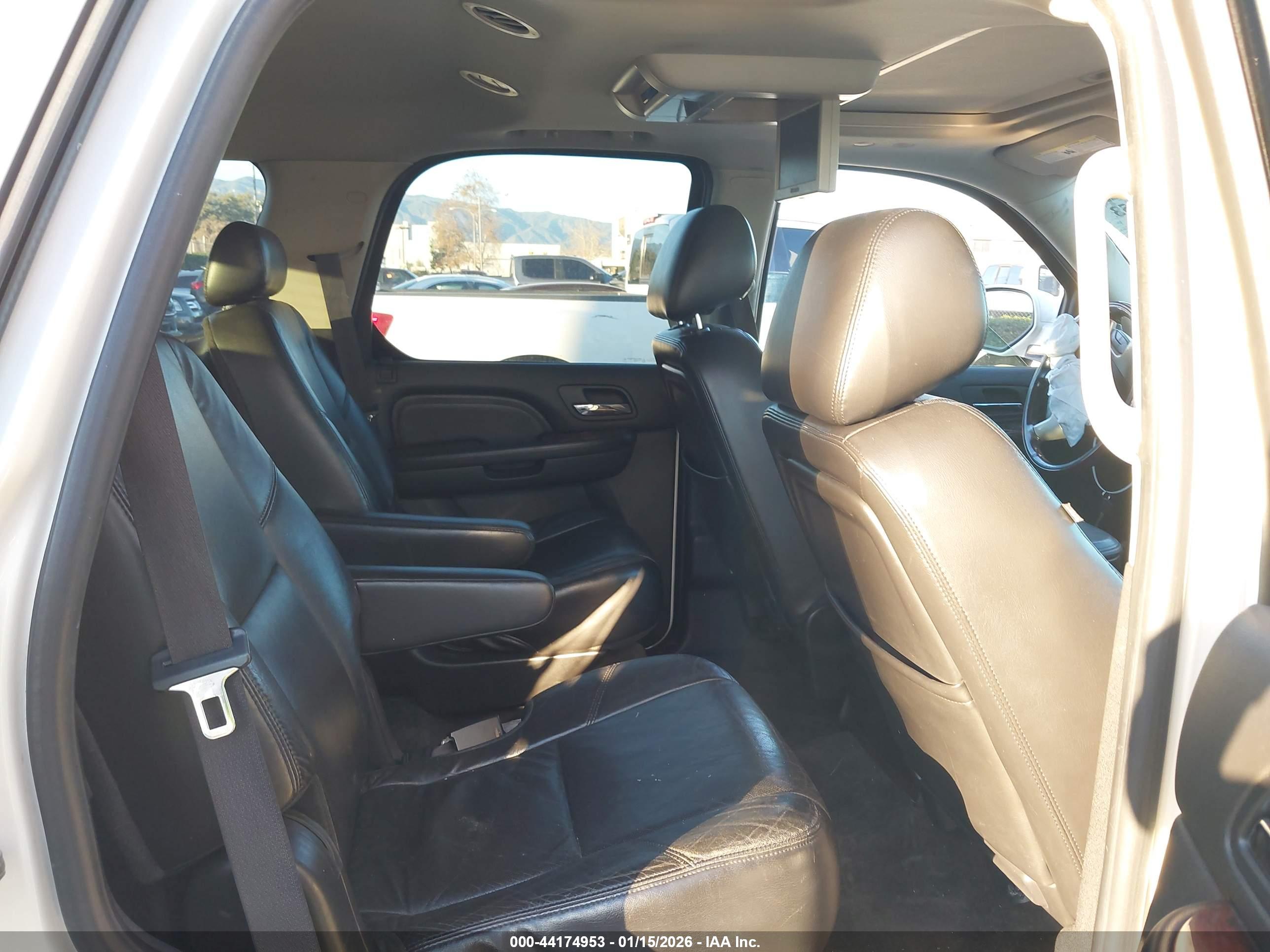 CADILLAC ESCALADE image 8