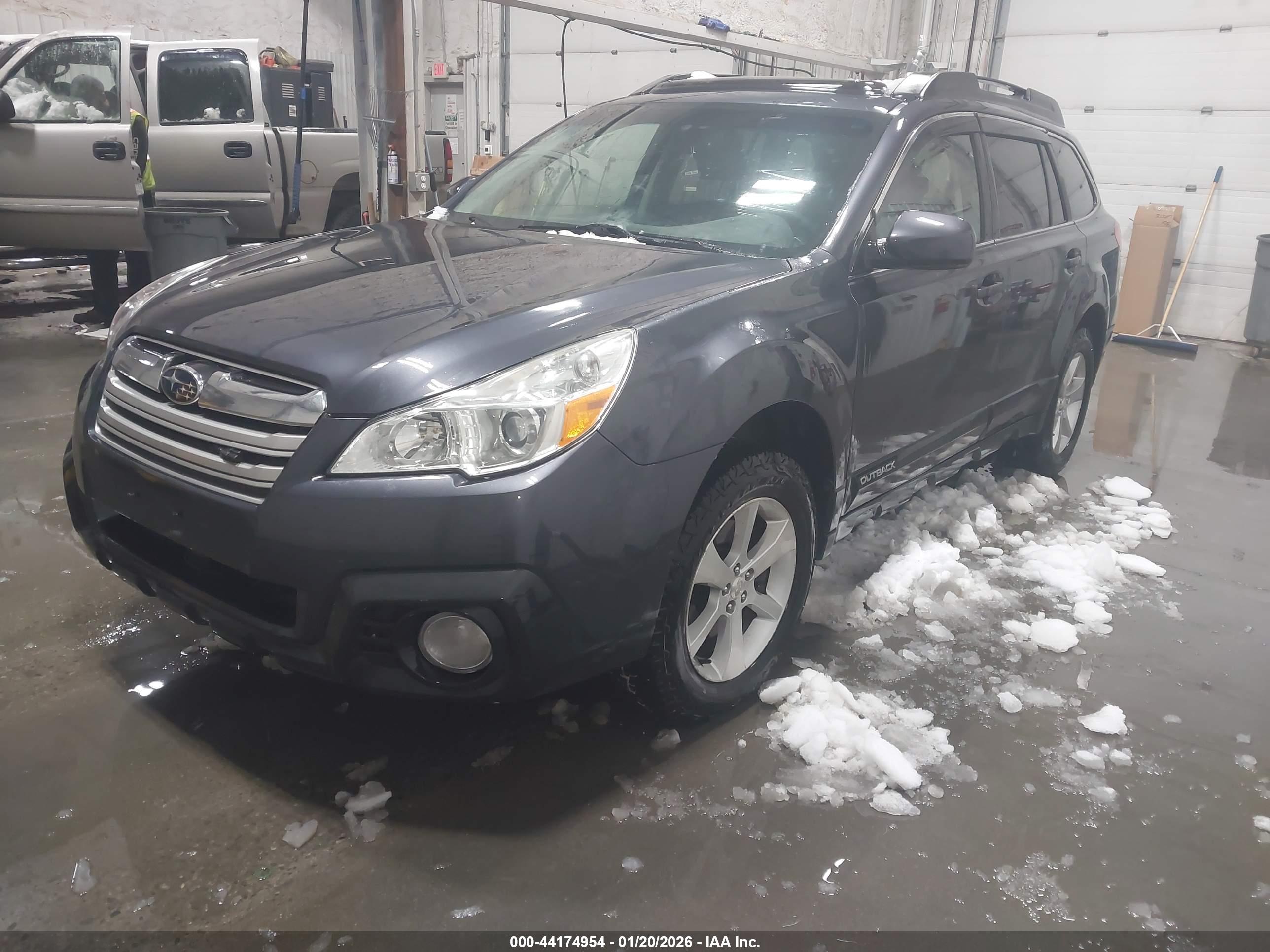 SUBARU OUTBACK image 2