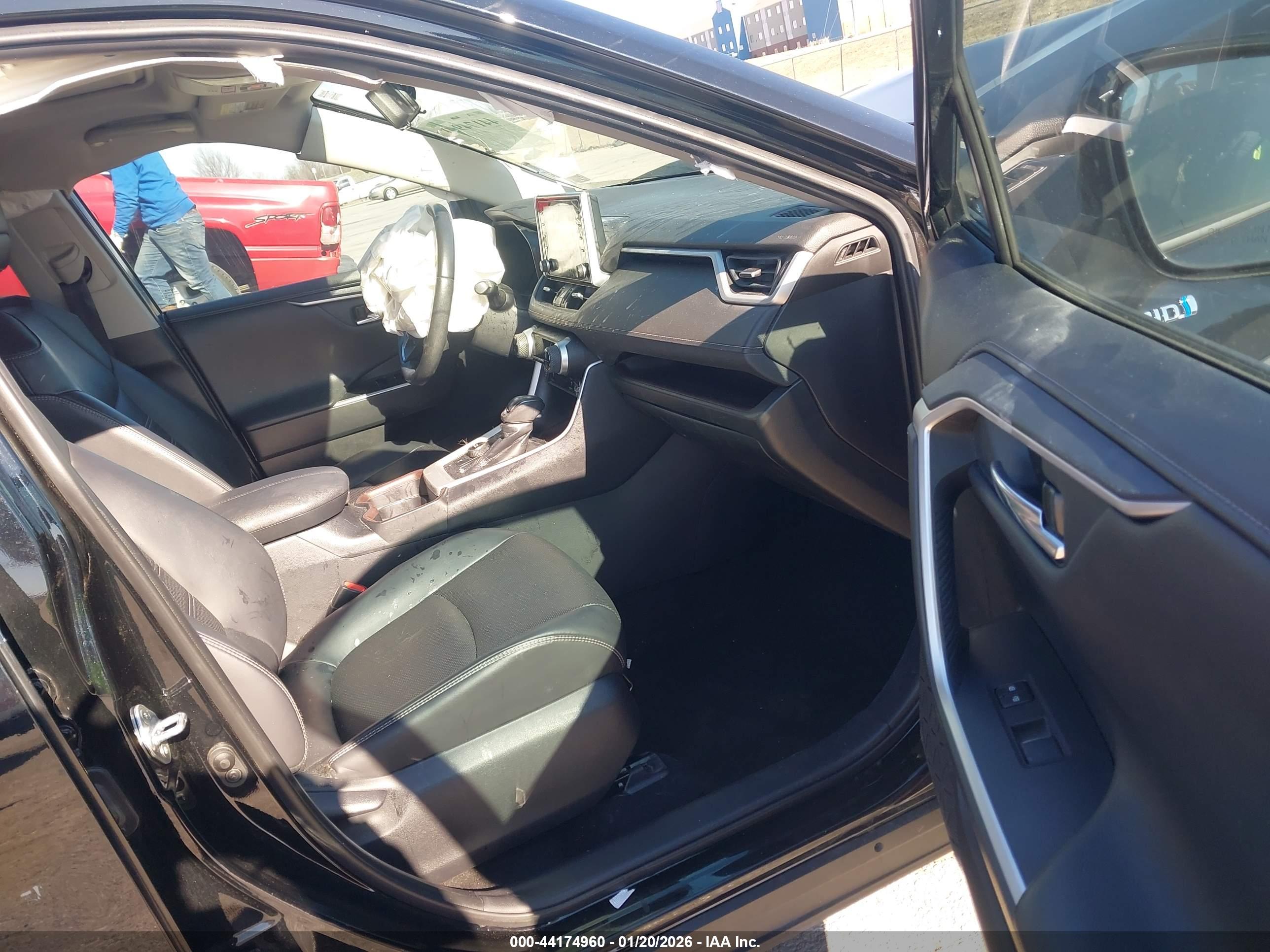 TOYOTA RAV4 image 5