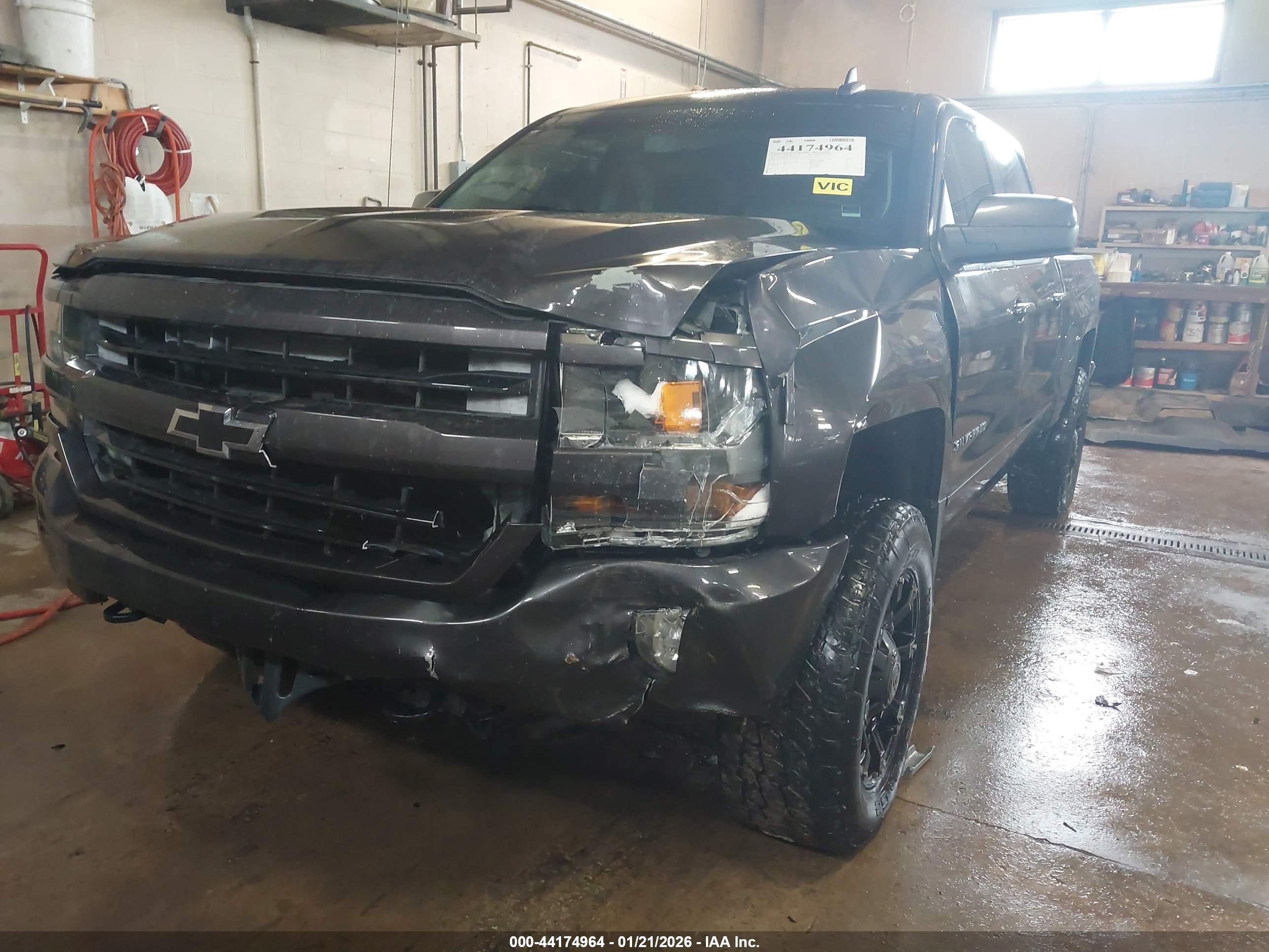 CHEVROLET SILVERADO image 6