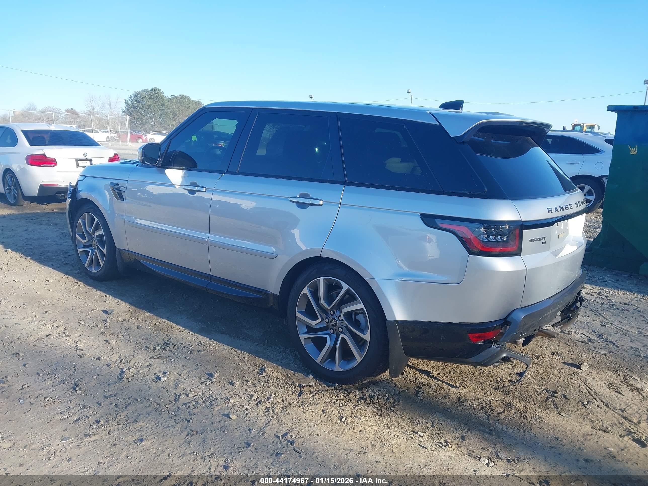 LAND ROVER image 3