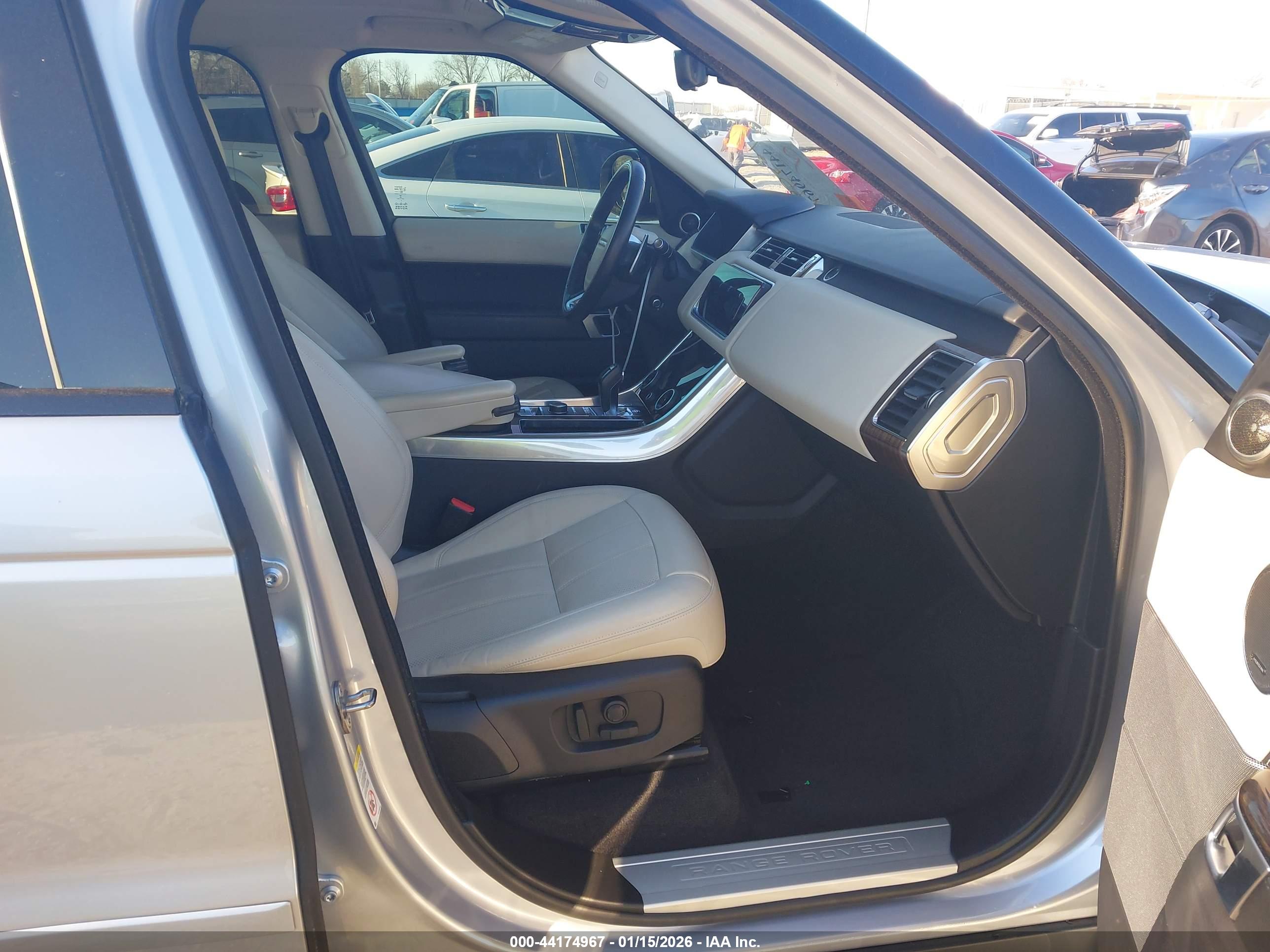 LAND ROVER image 5