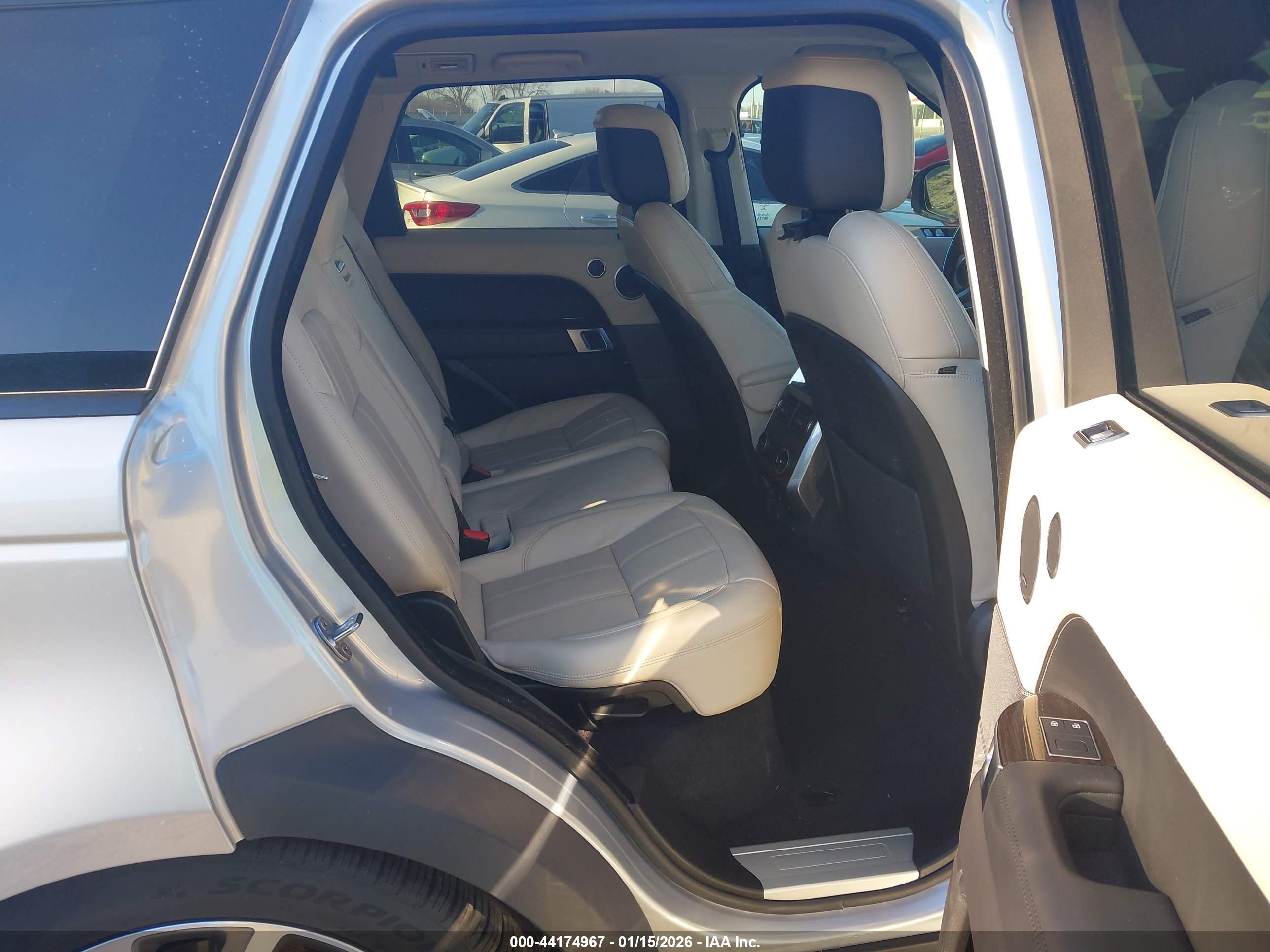 LAND ROVER image 8