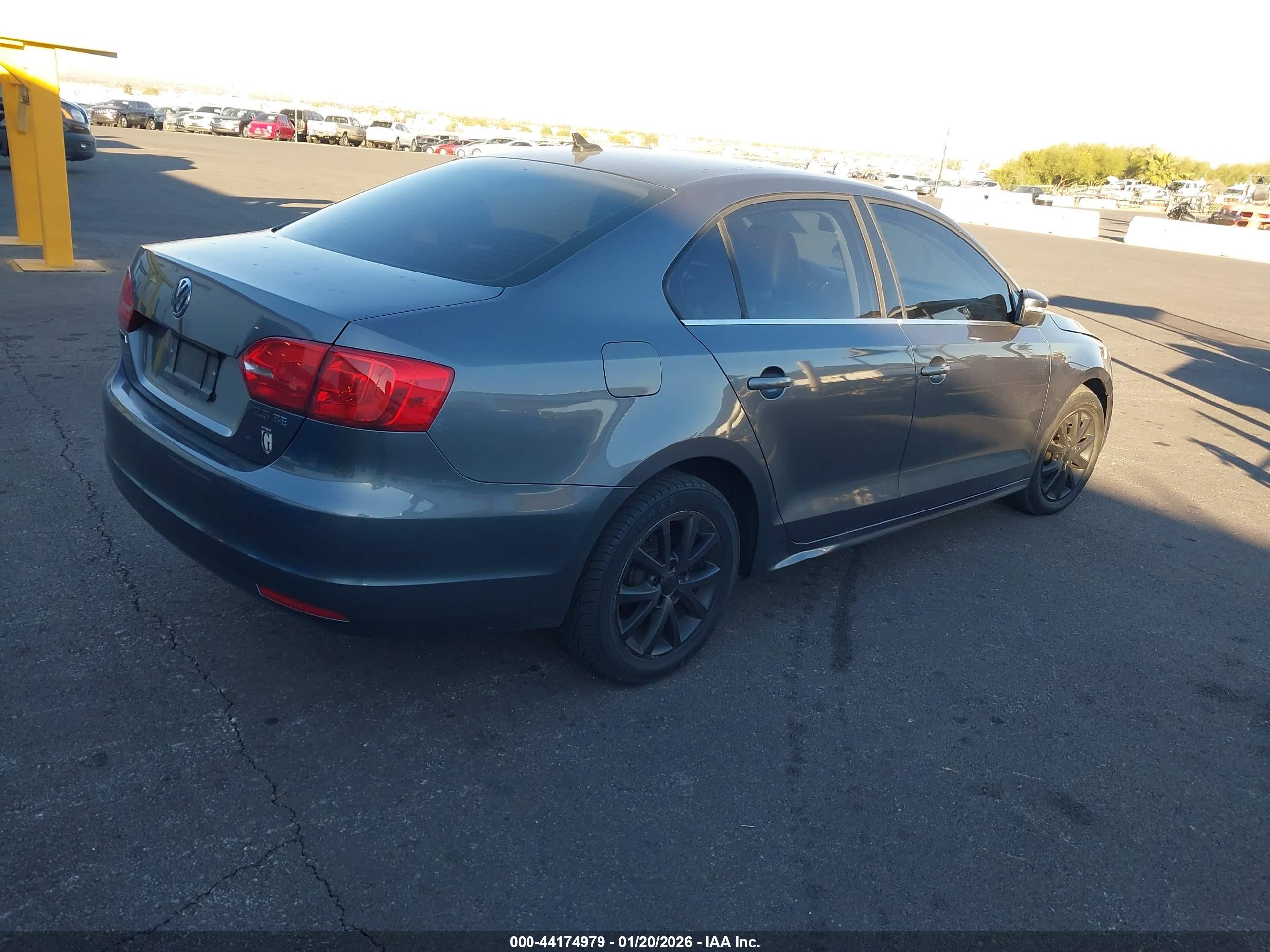 VOLKSWAGEN JETTA image 4