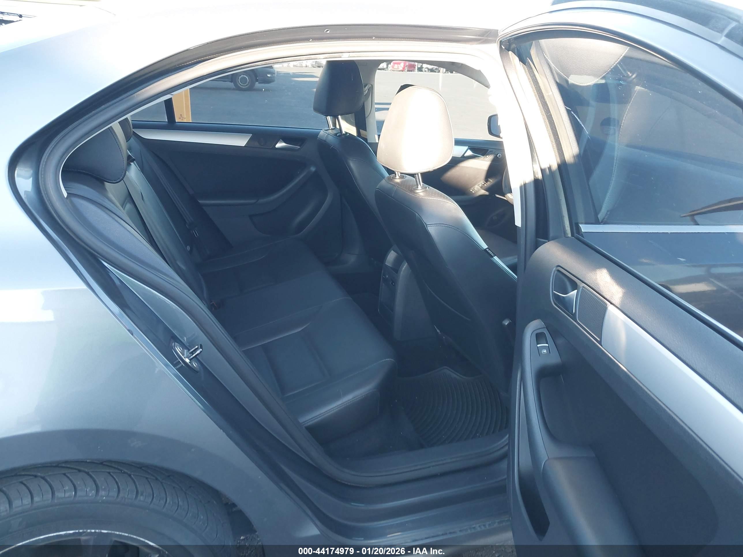 VOLKSWAGEN JETTA image 8