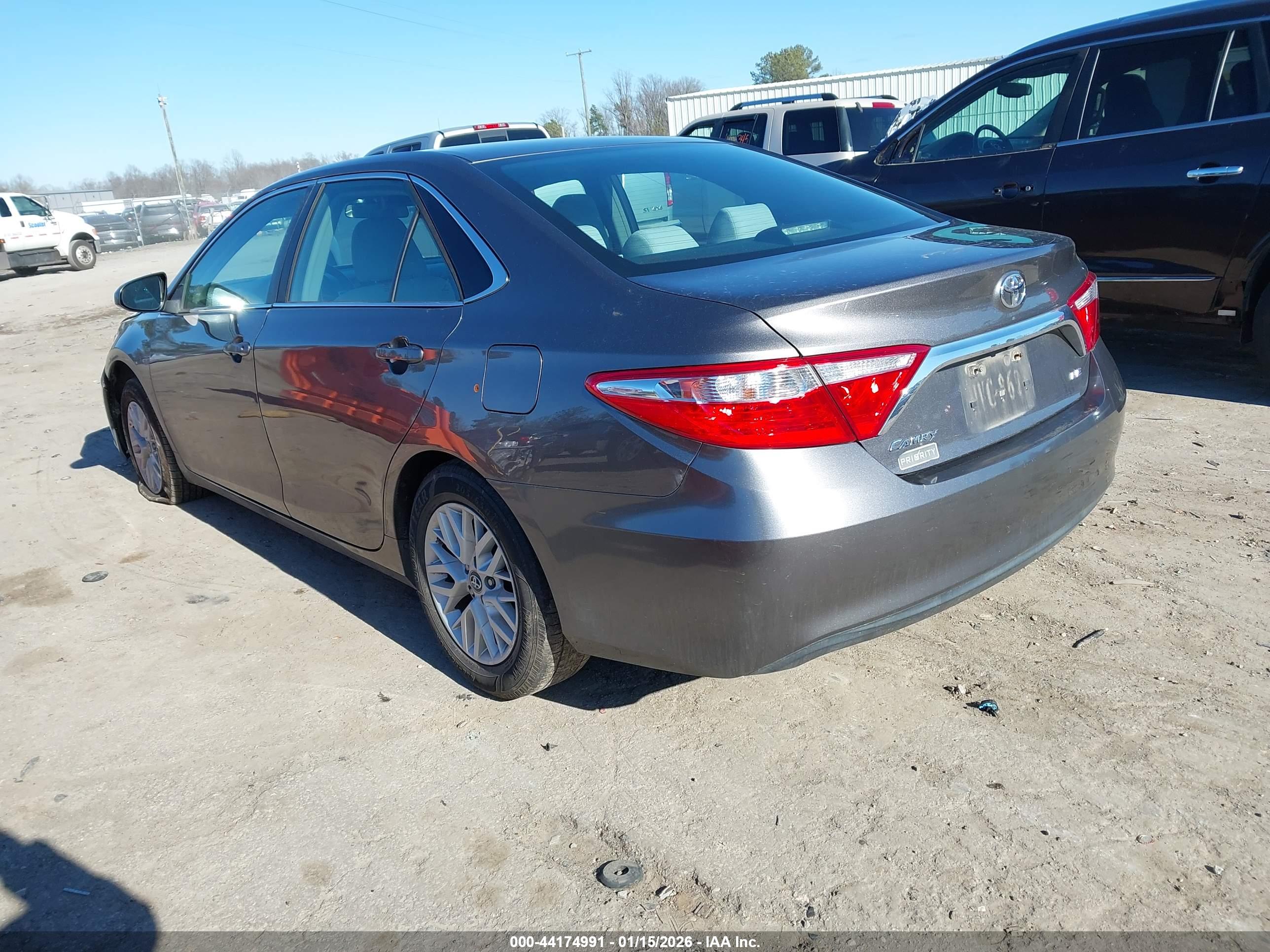 TOYOTA CAMRY image 3