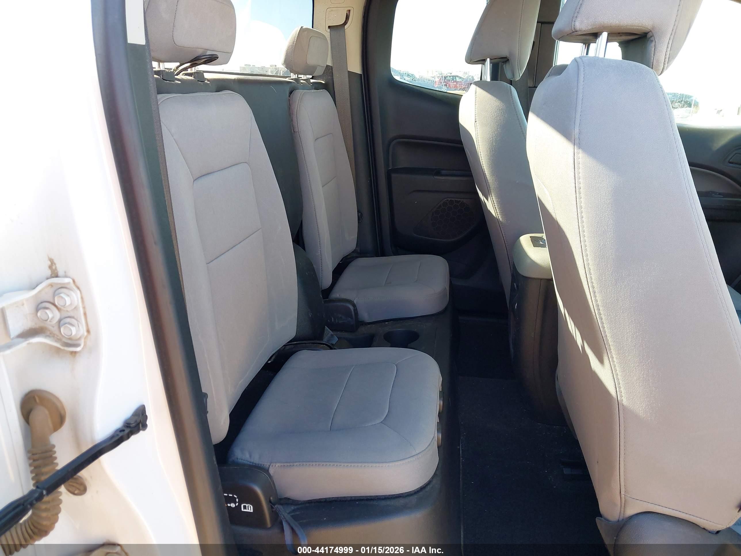 CHEVROLET COLORADO image 8