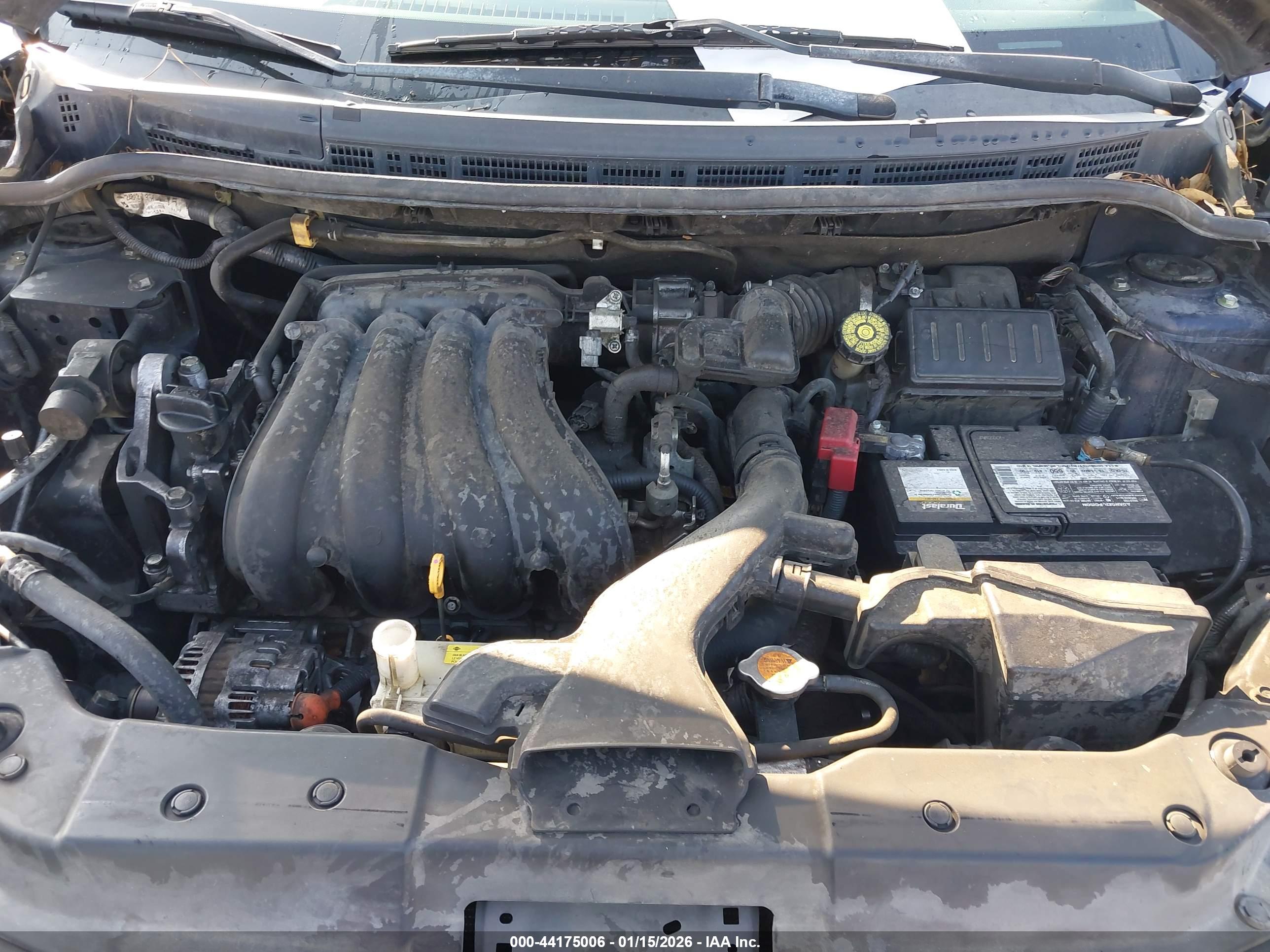 NISSAN VERSA image 10