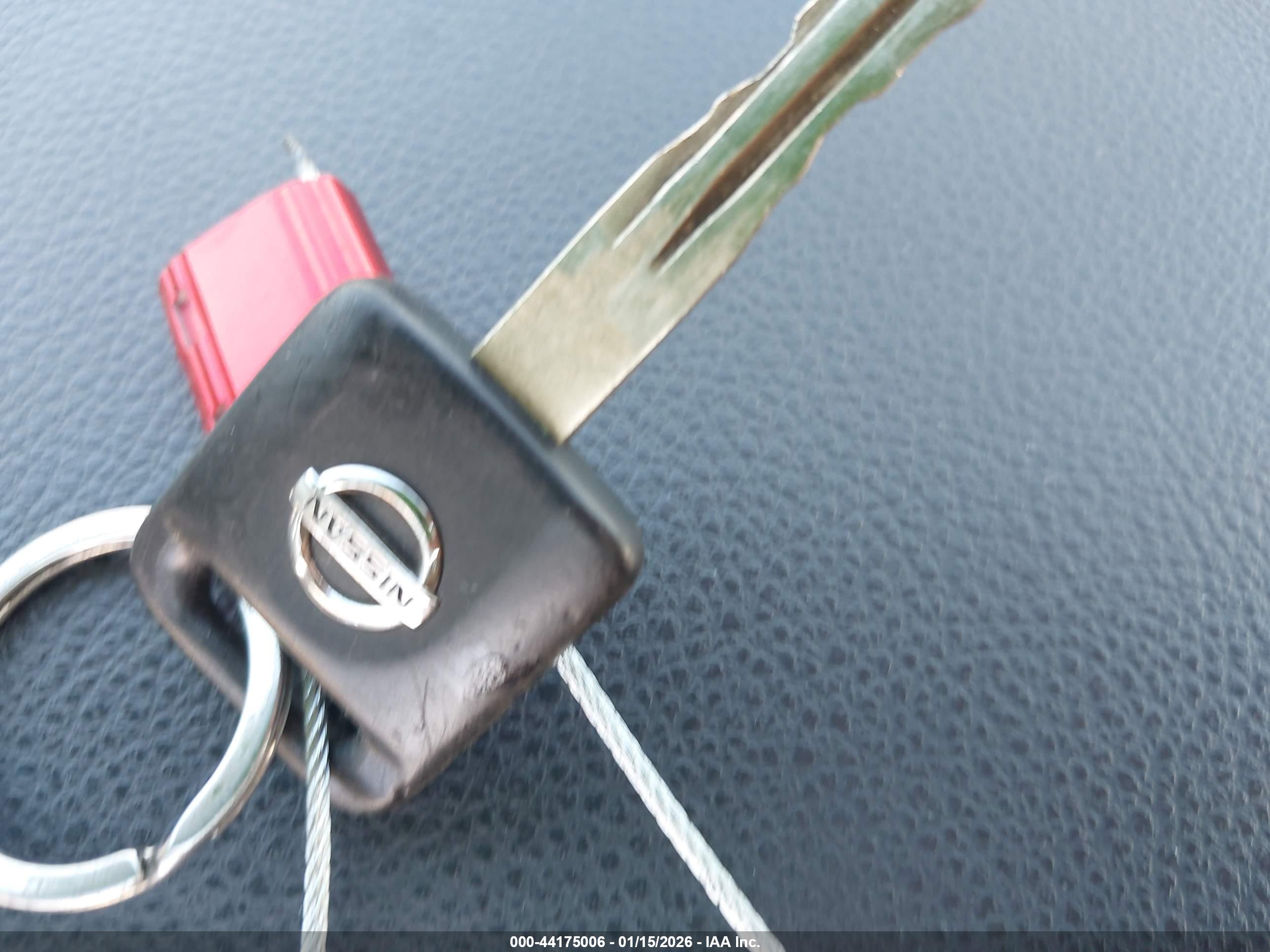 NISSAN VERSA image 11