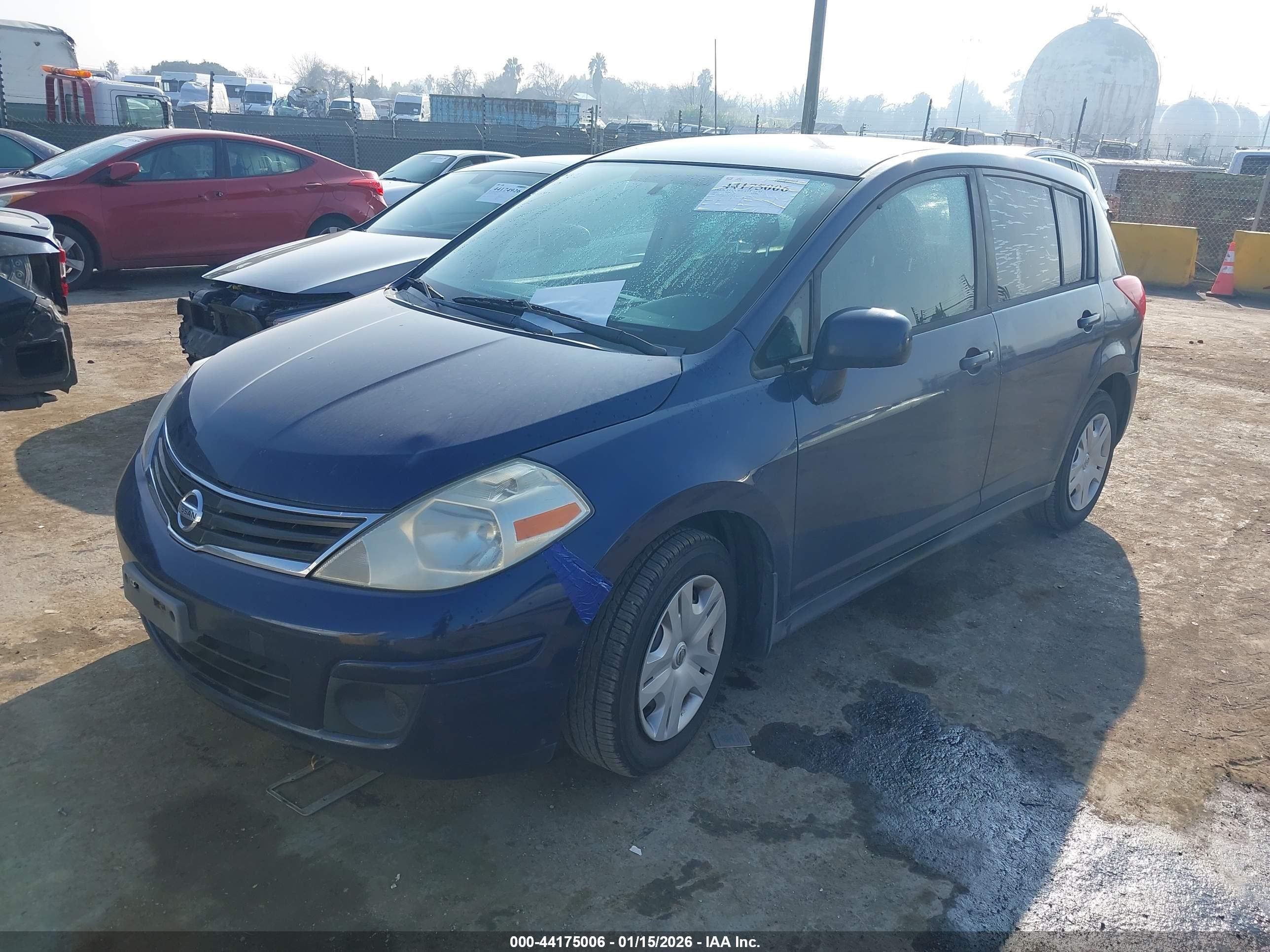 NISSAN VERSA image 2