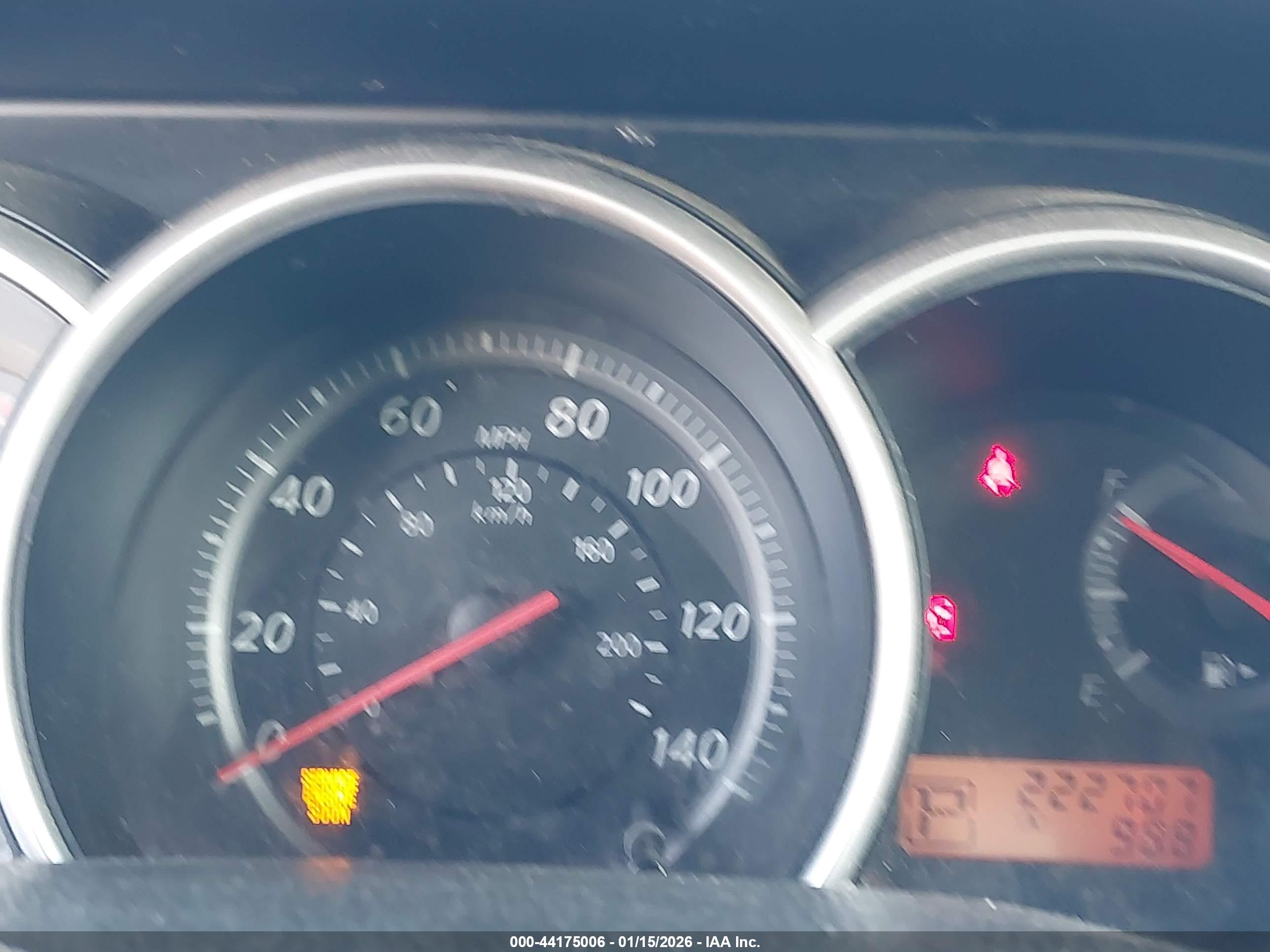 NISSAN VERSA image 7