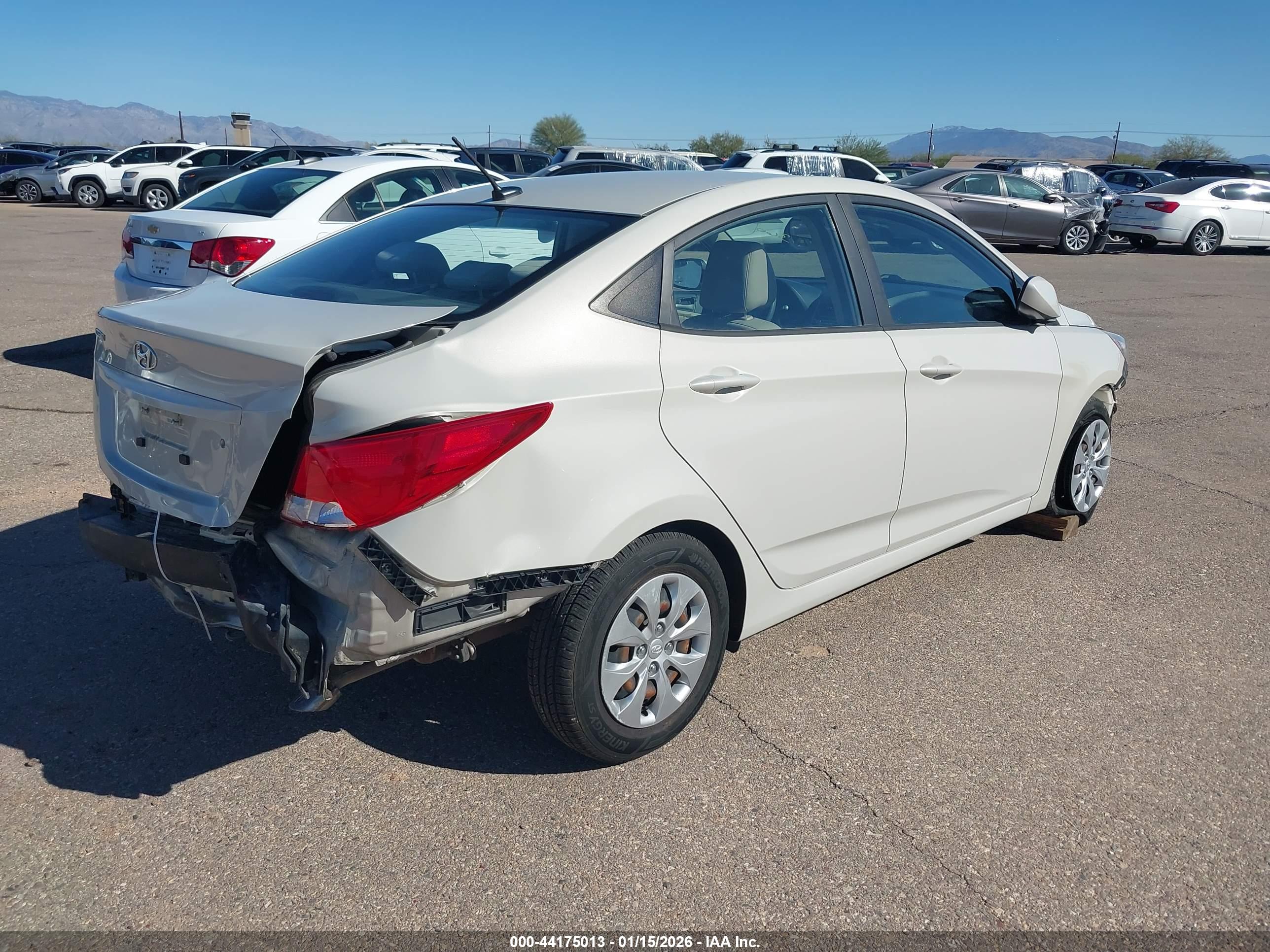 HYUNDAI ACCENT image 4