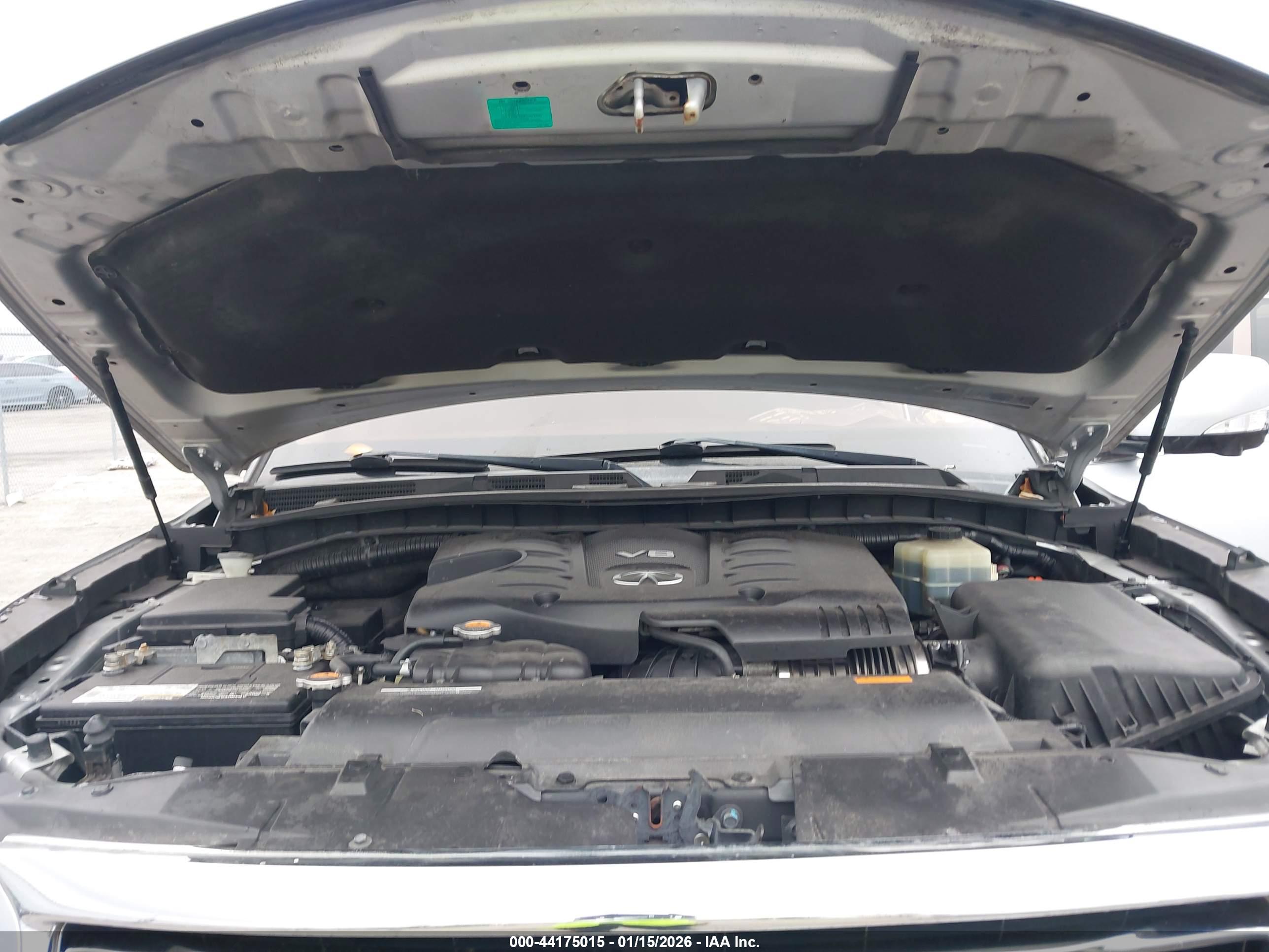 INFINITI QX56 image 10