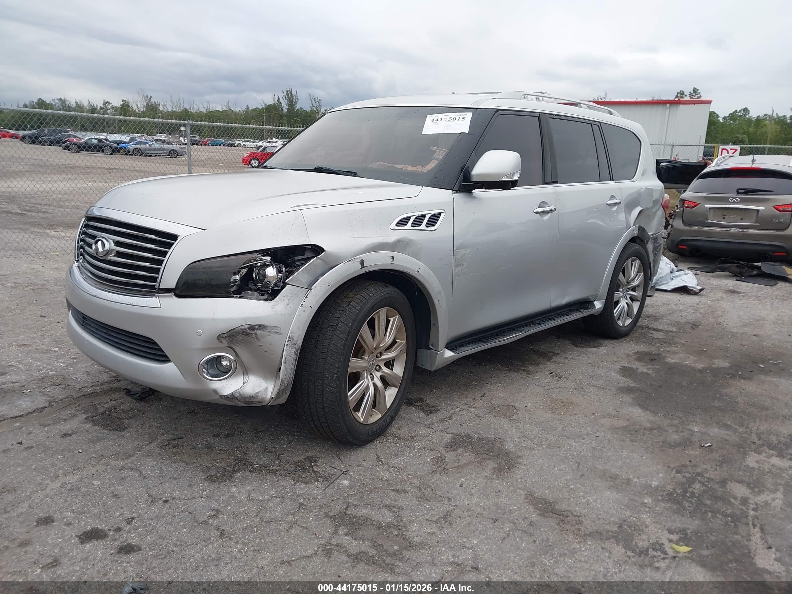 INFINITI QX56 image 2