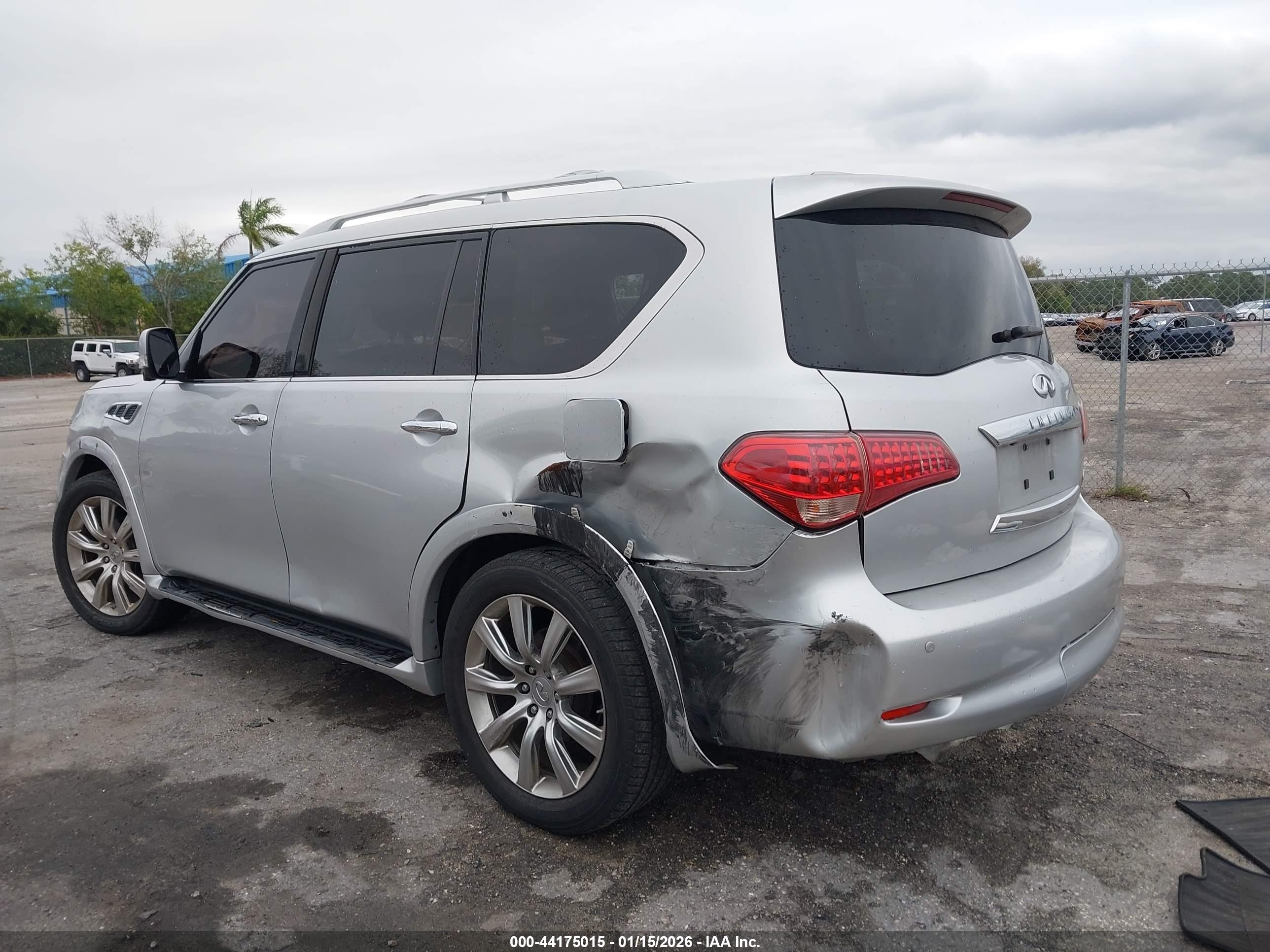 INFINITI QX56 image 6