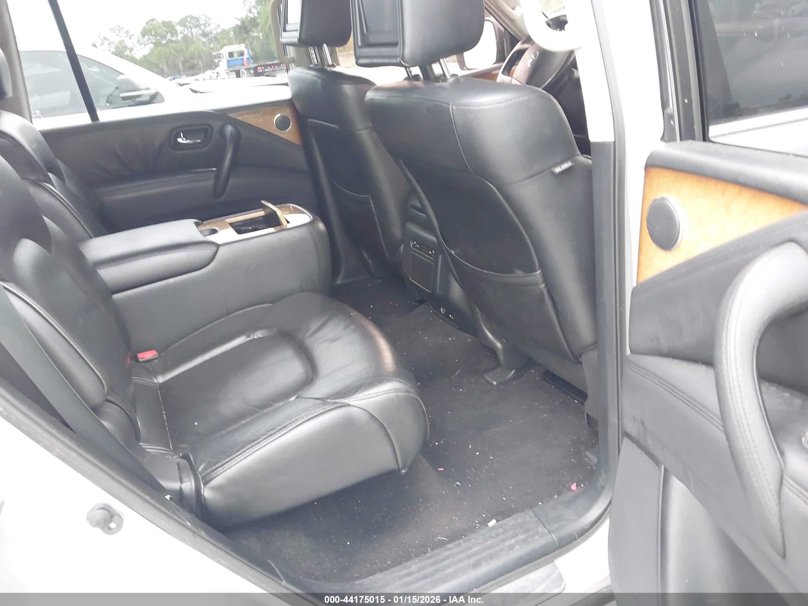 INFINITI QX56 image 8