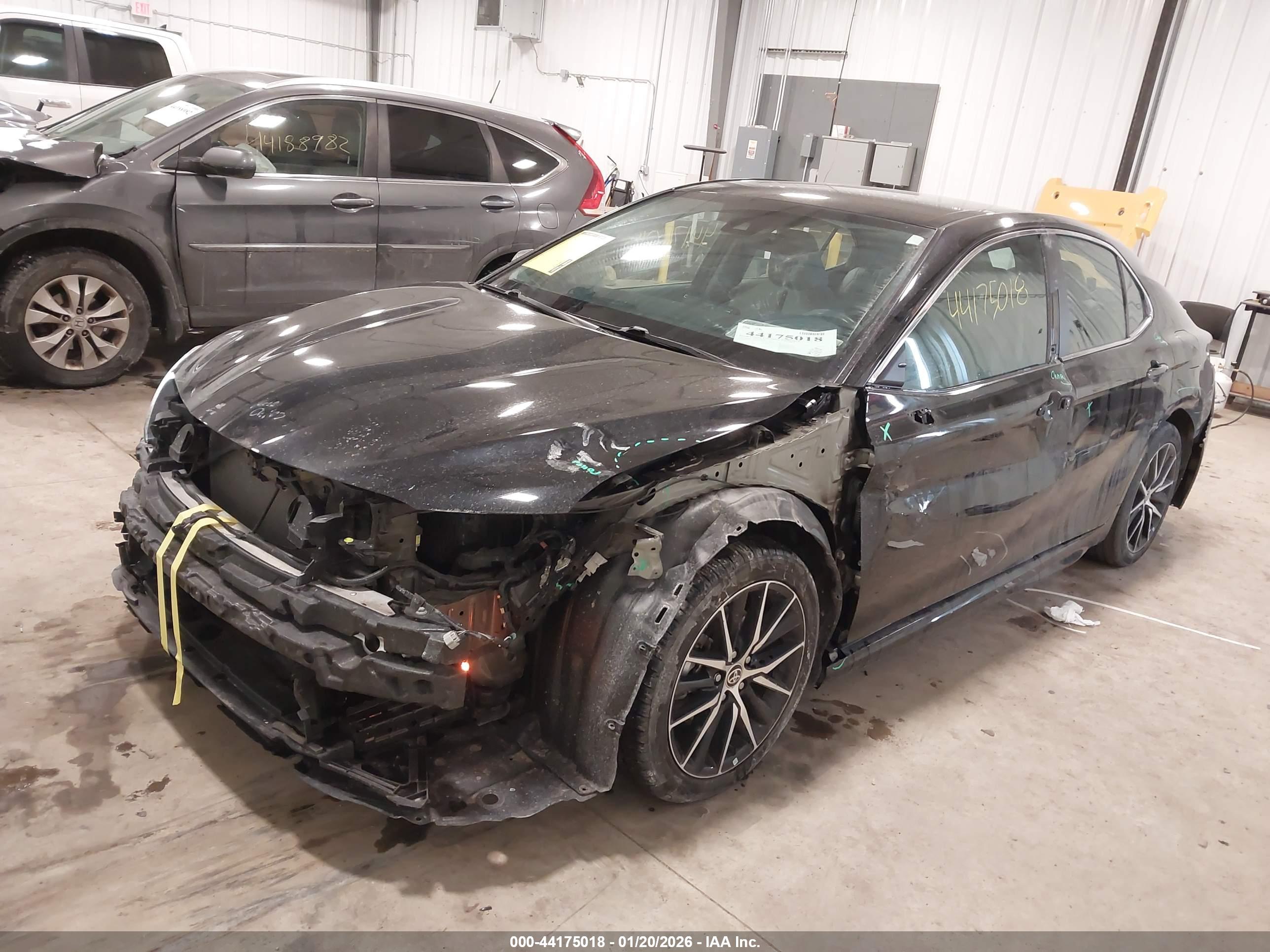 TOYOTA CAMRY image 2