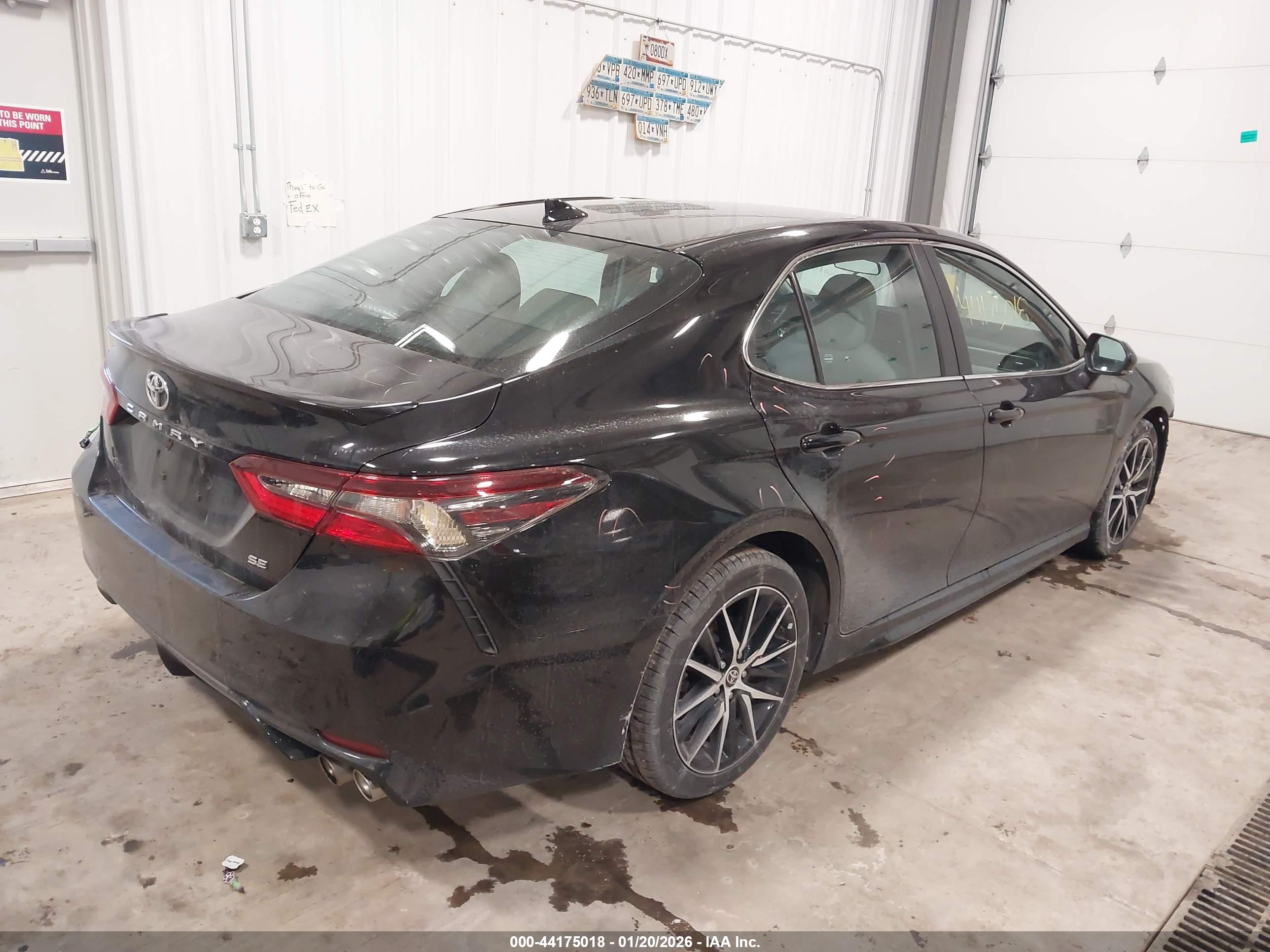 TOYOTA CAMRY image 4