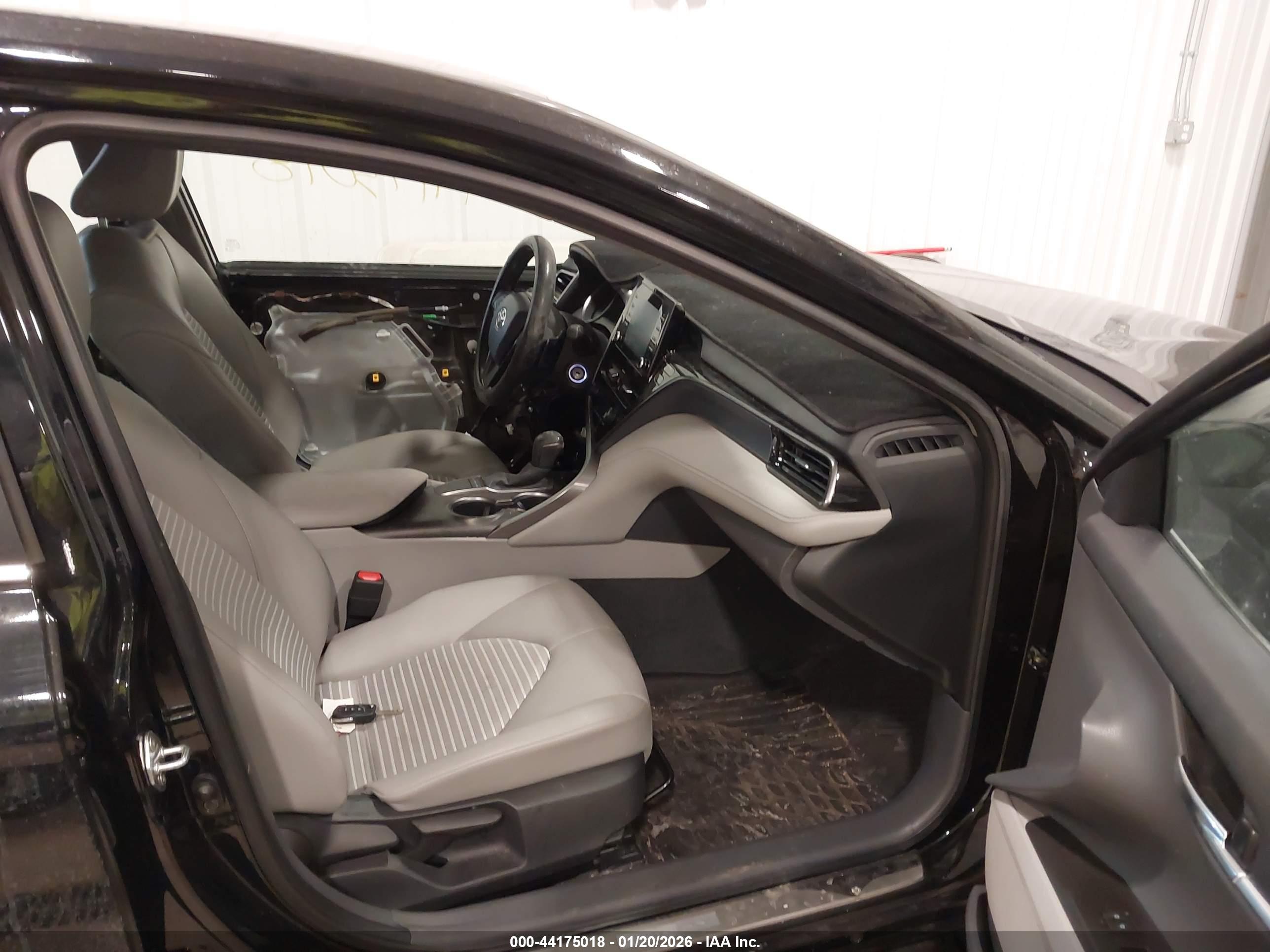TOYOTA CAMRY image 5