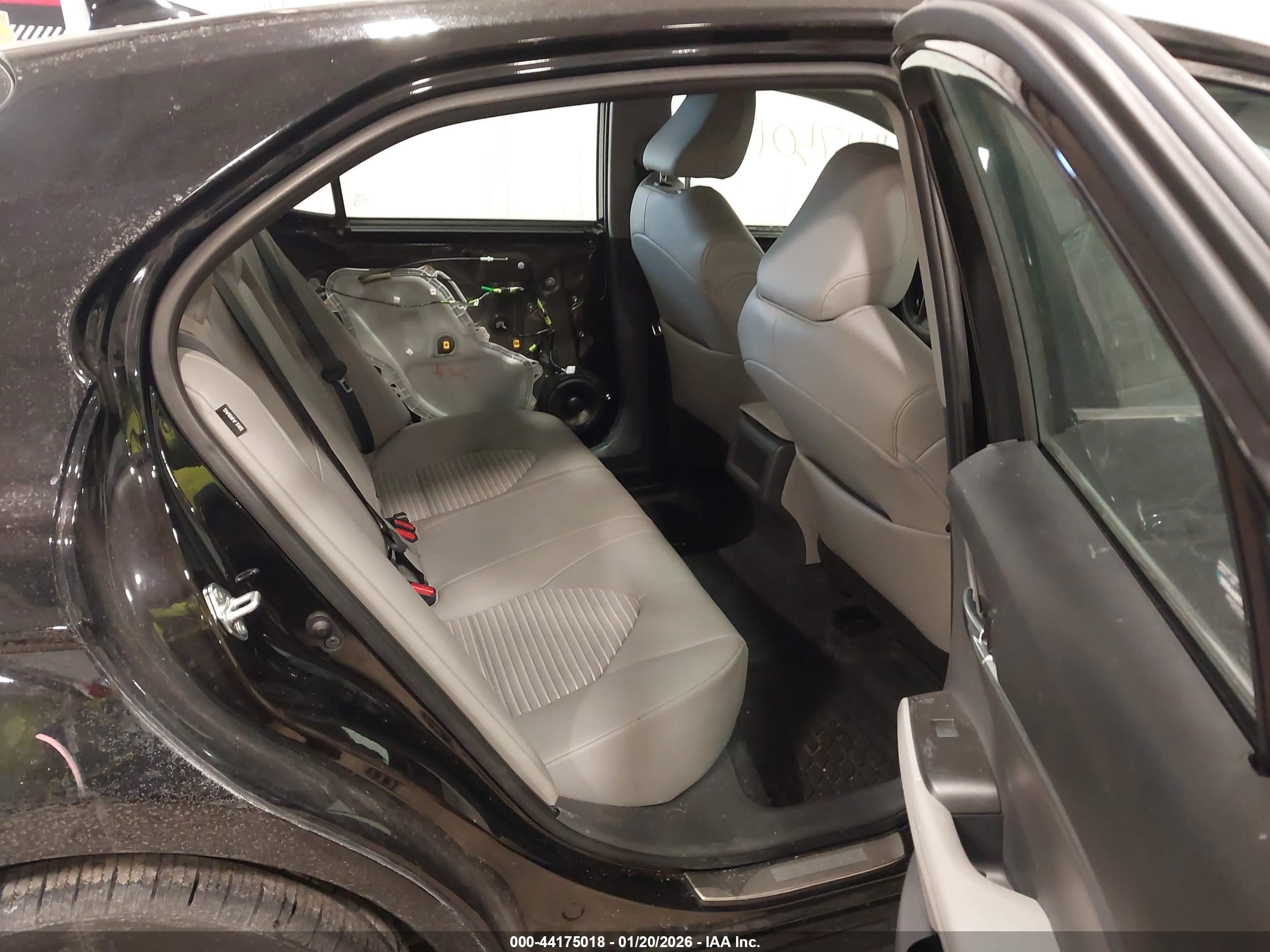 TOYOTA CAMRY image 8