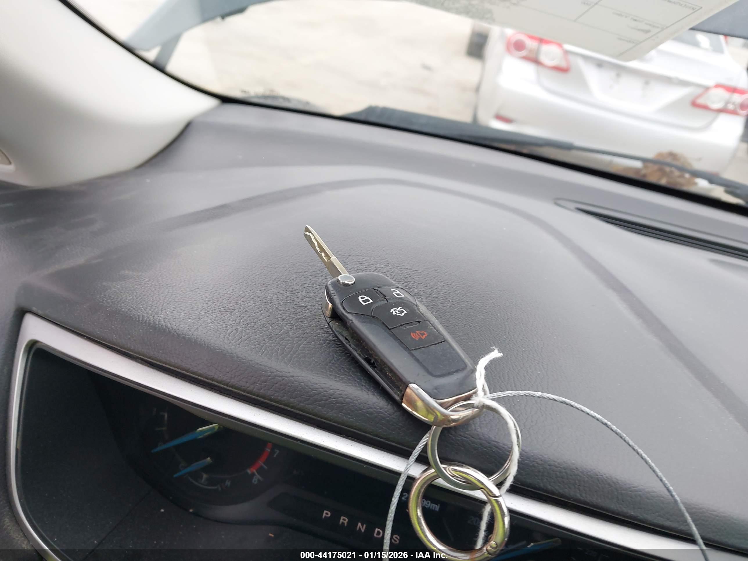 FORD FUSION image 11