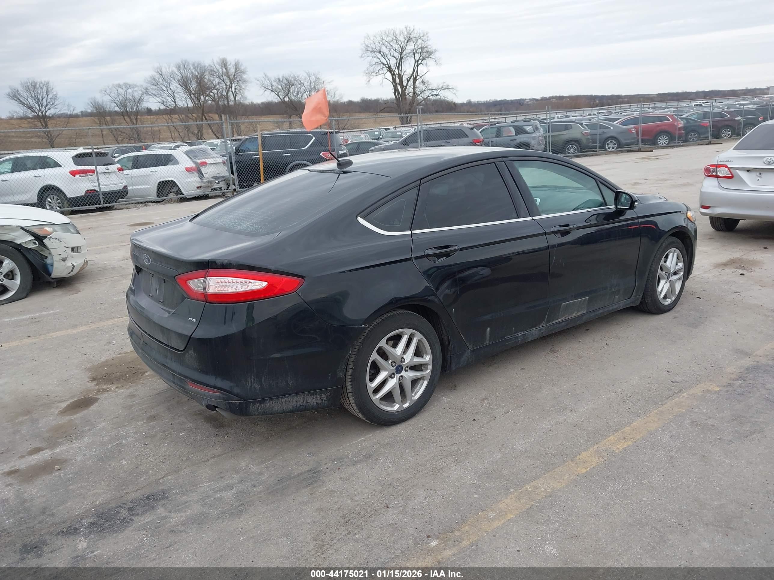 FORD FUSION image 4