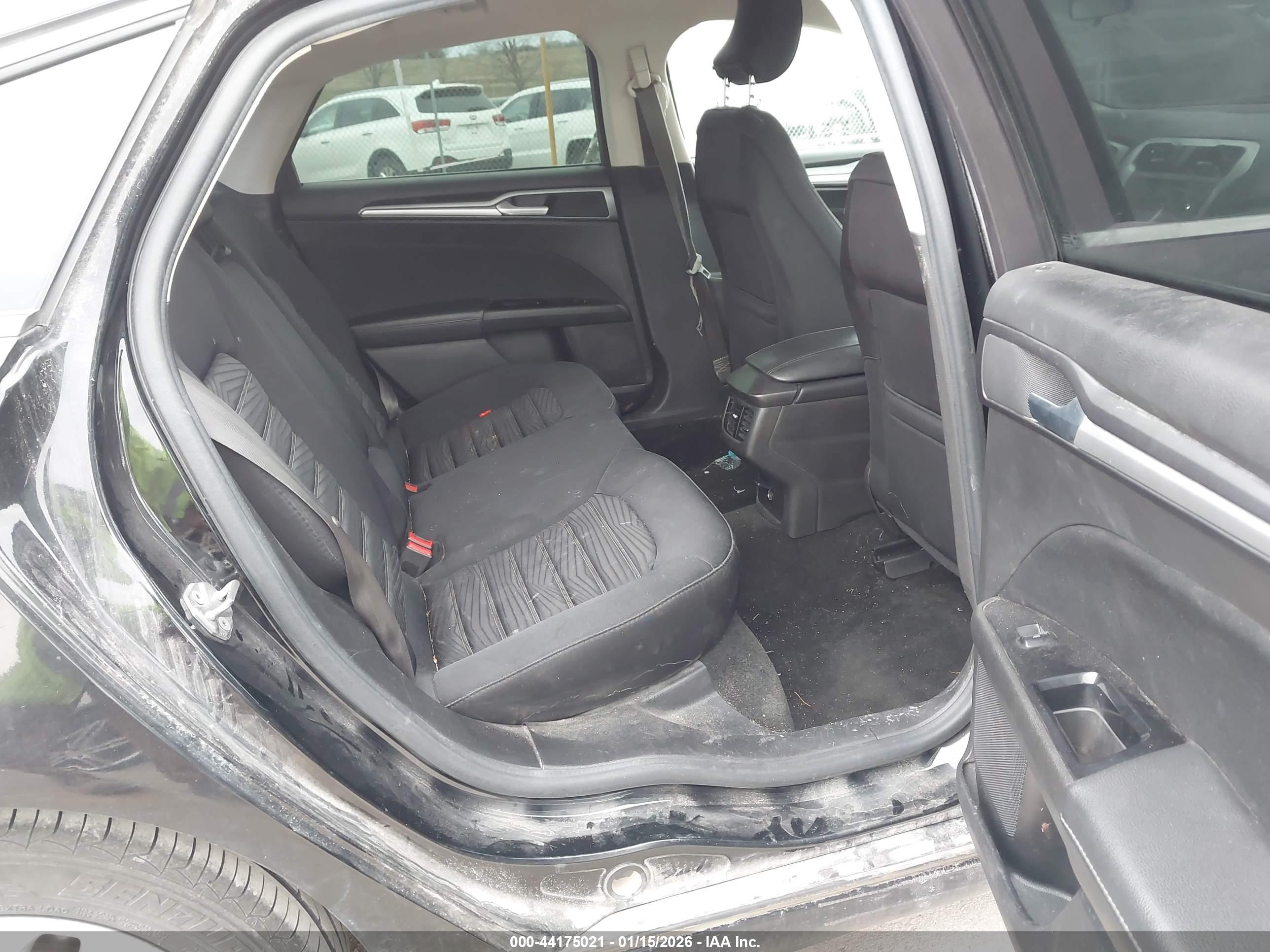 FORD FUSION image 8
