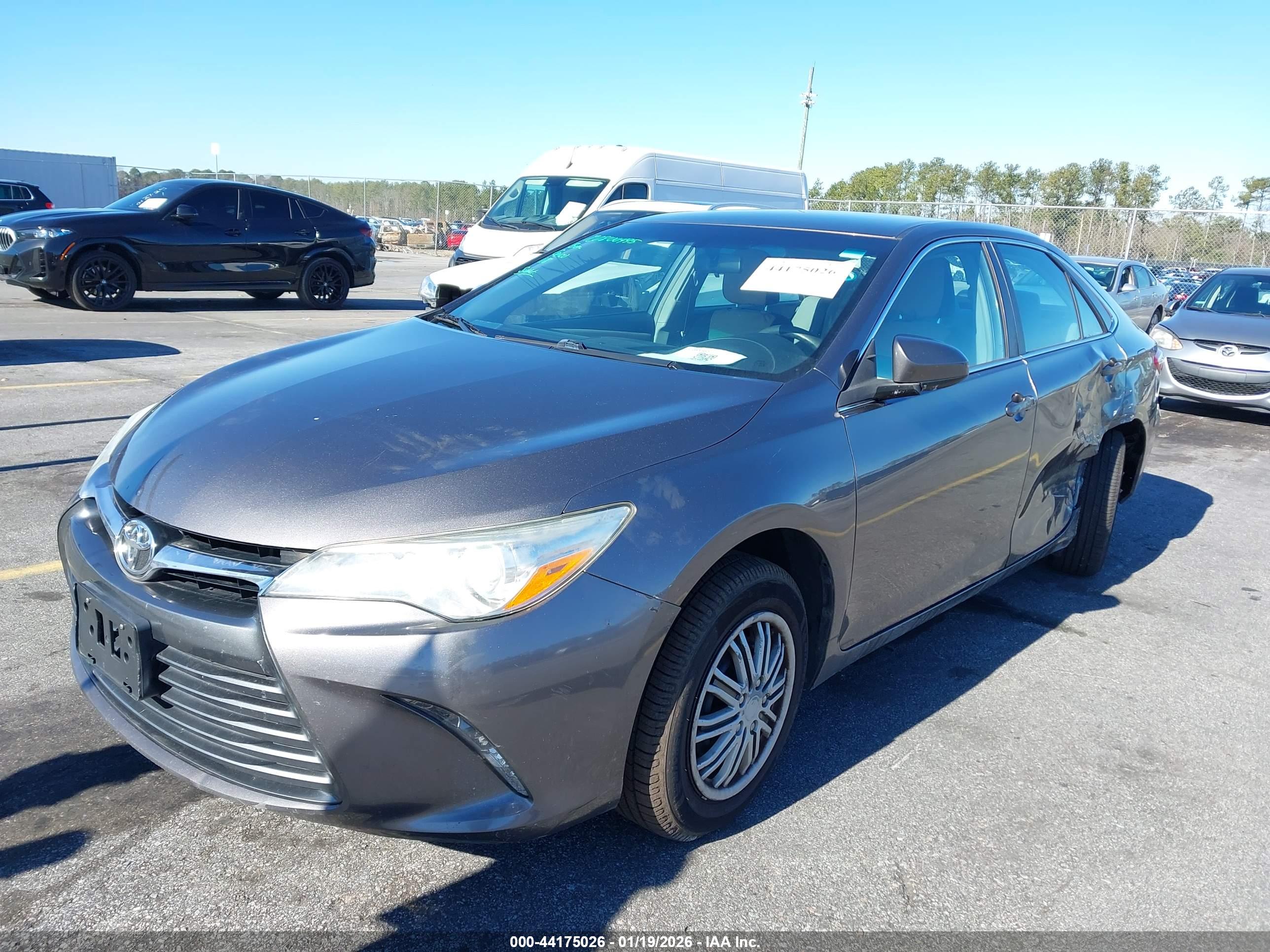 TOYOTA CAMRY image 2