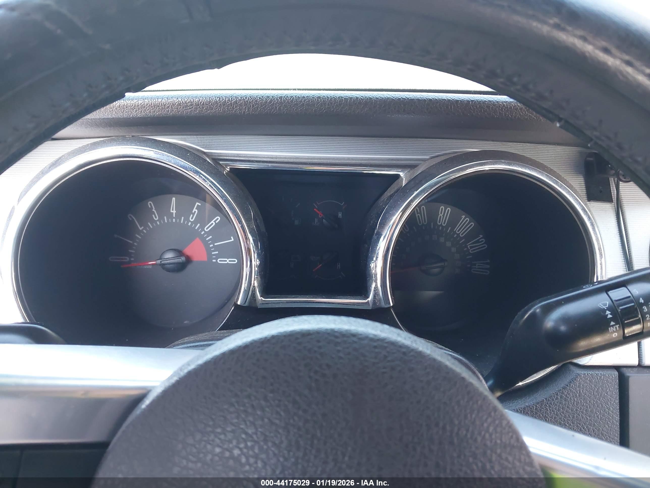 FORD MUSTANG image 7