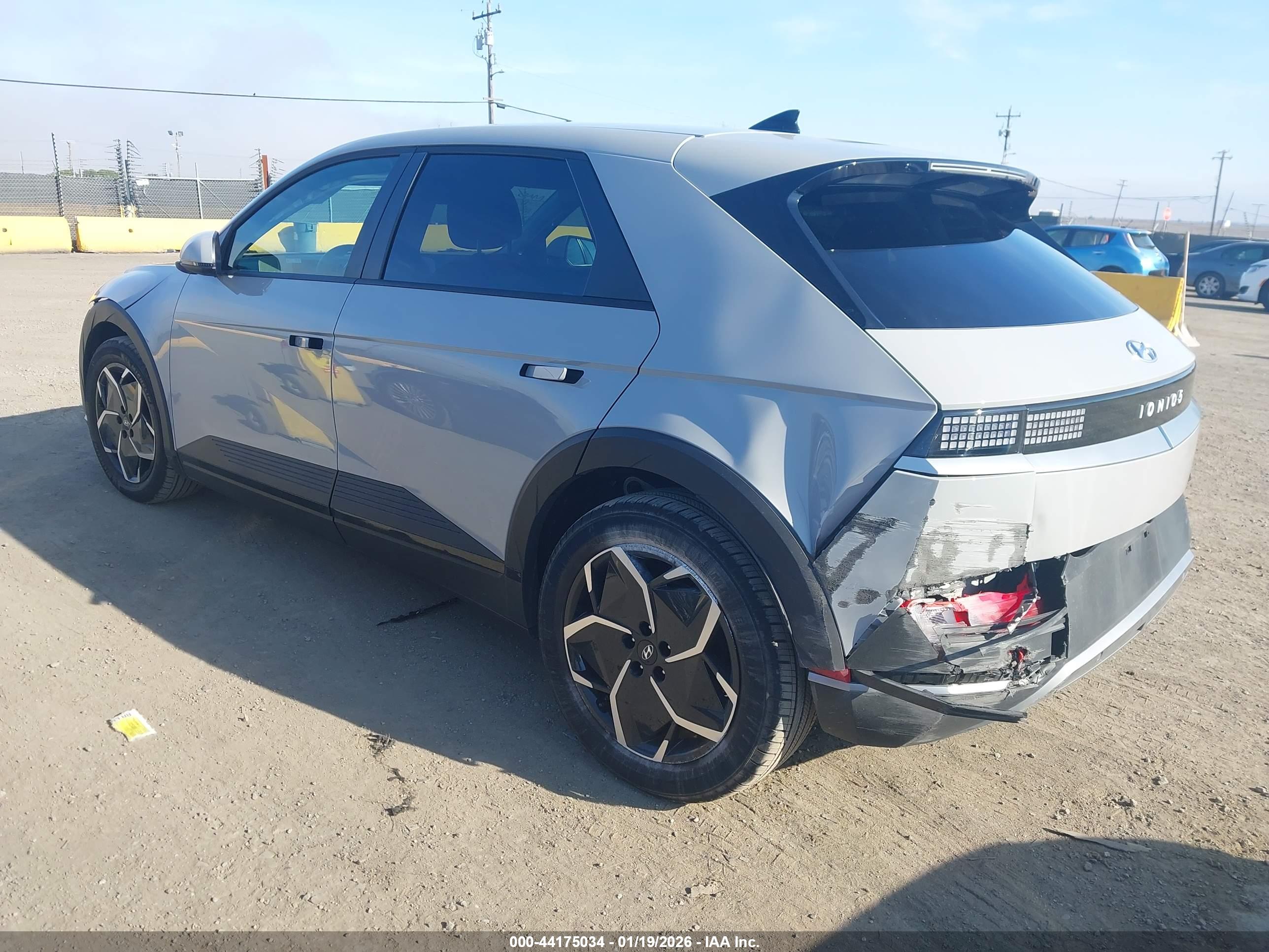 HYUNDAI IONIQ image 3