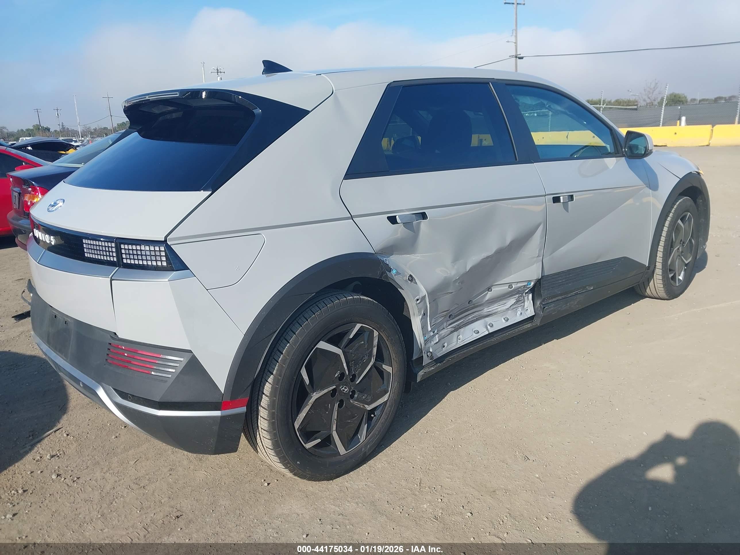 HYUNDAI IONIQ image 4
