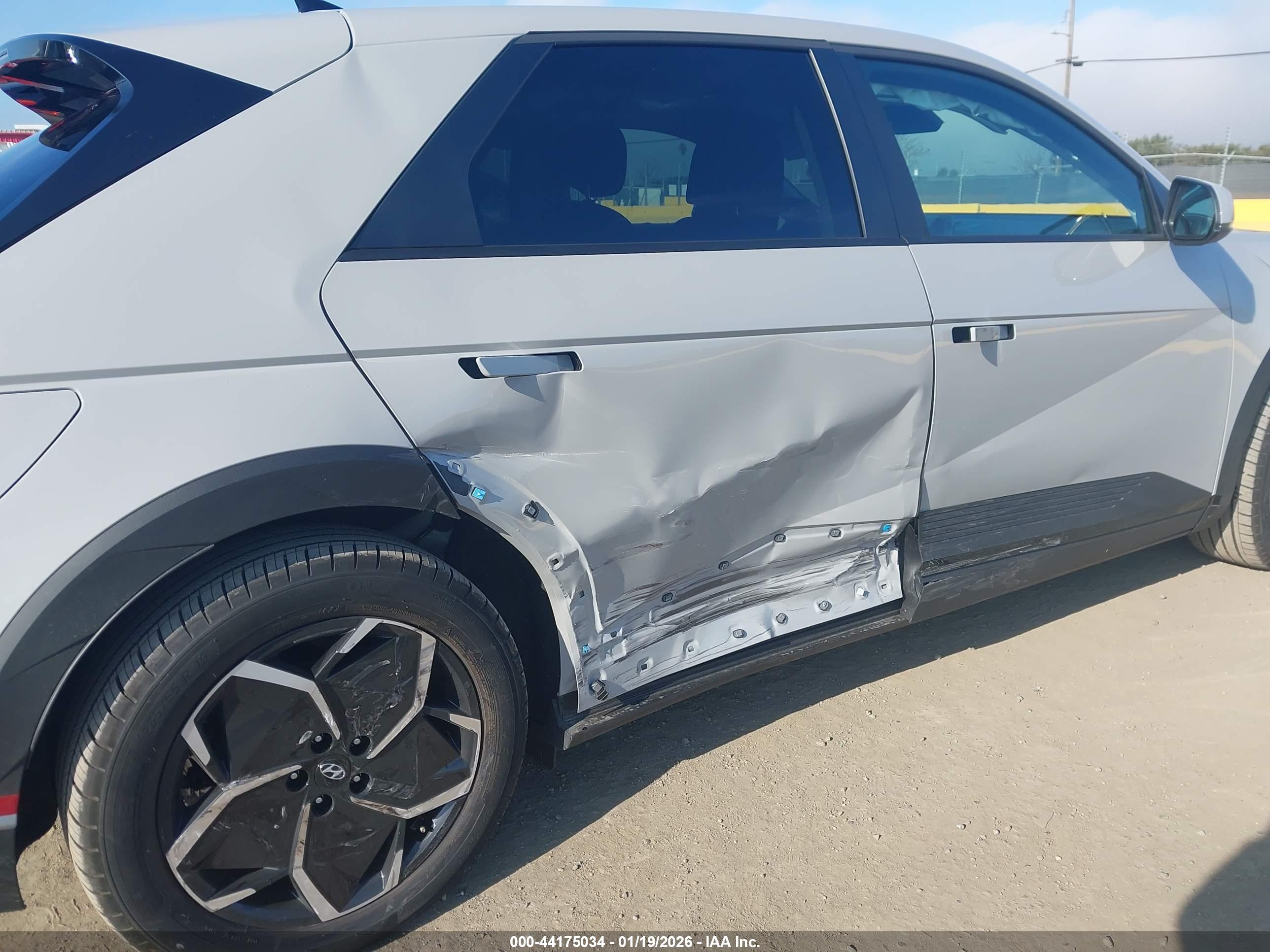 HYUNDAI IONIQ image 6