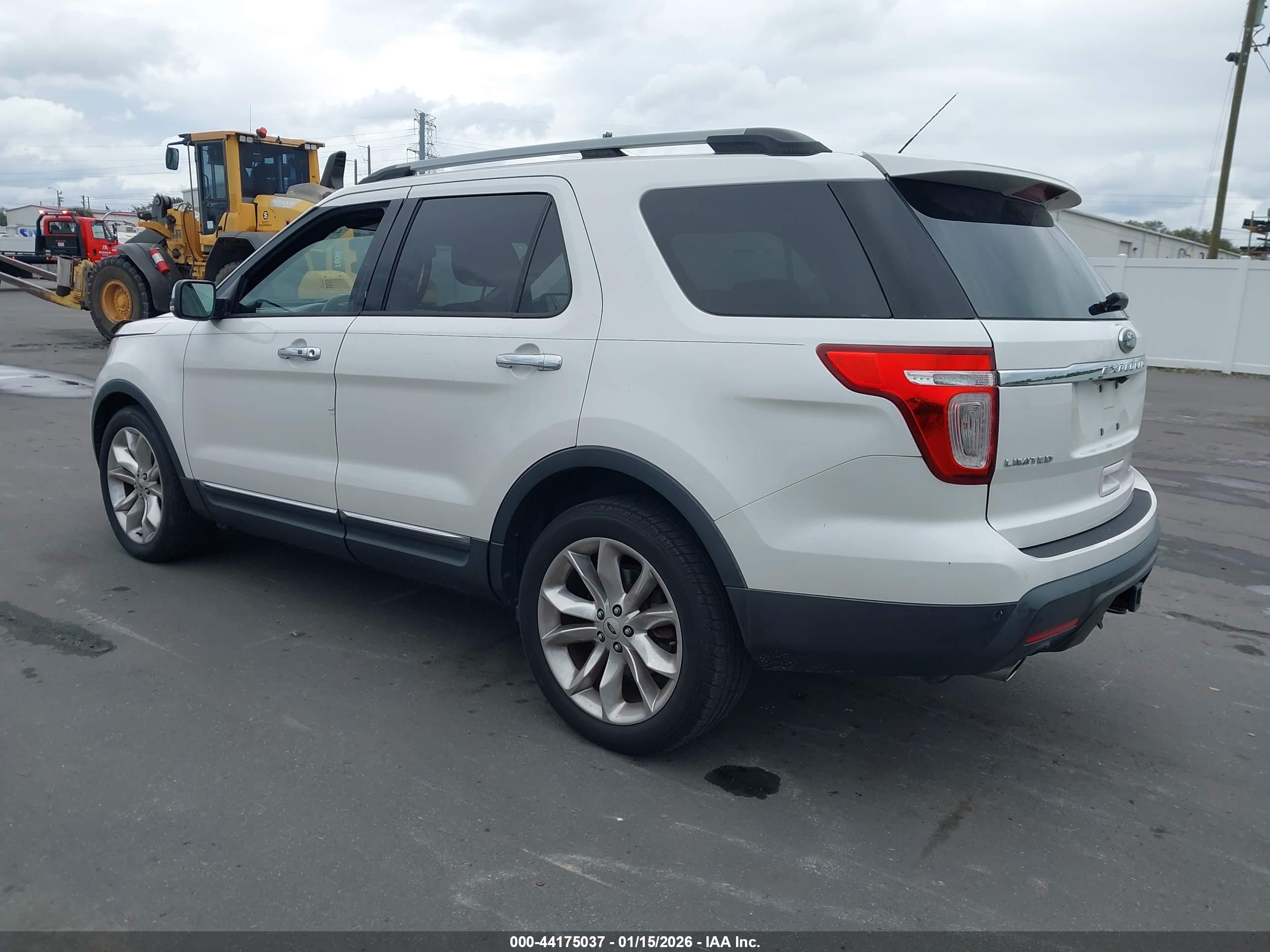FORD EXPLORER image 3