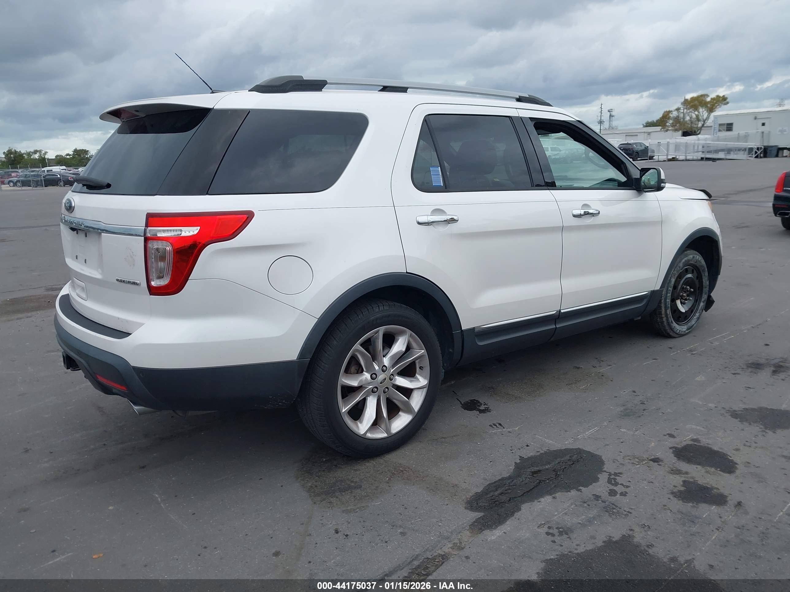 FORD EXPLORER image 4