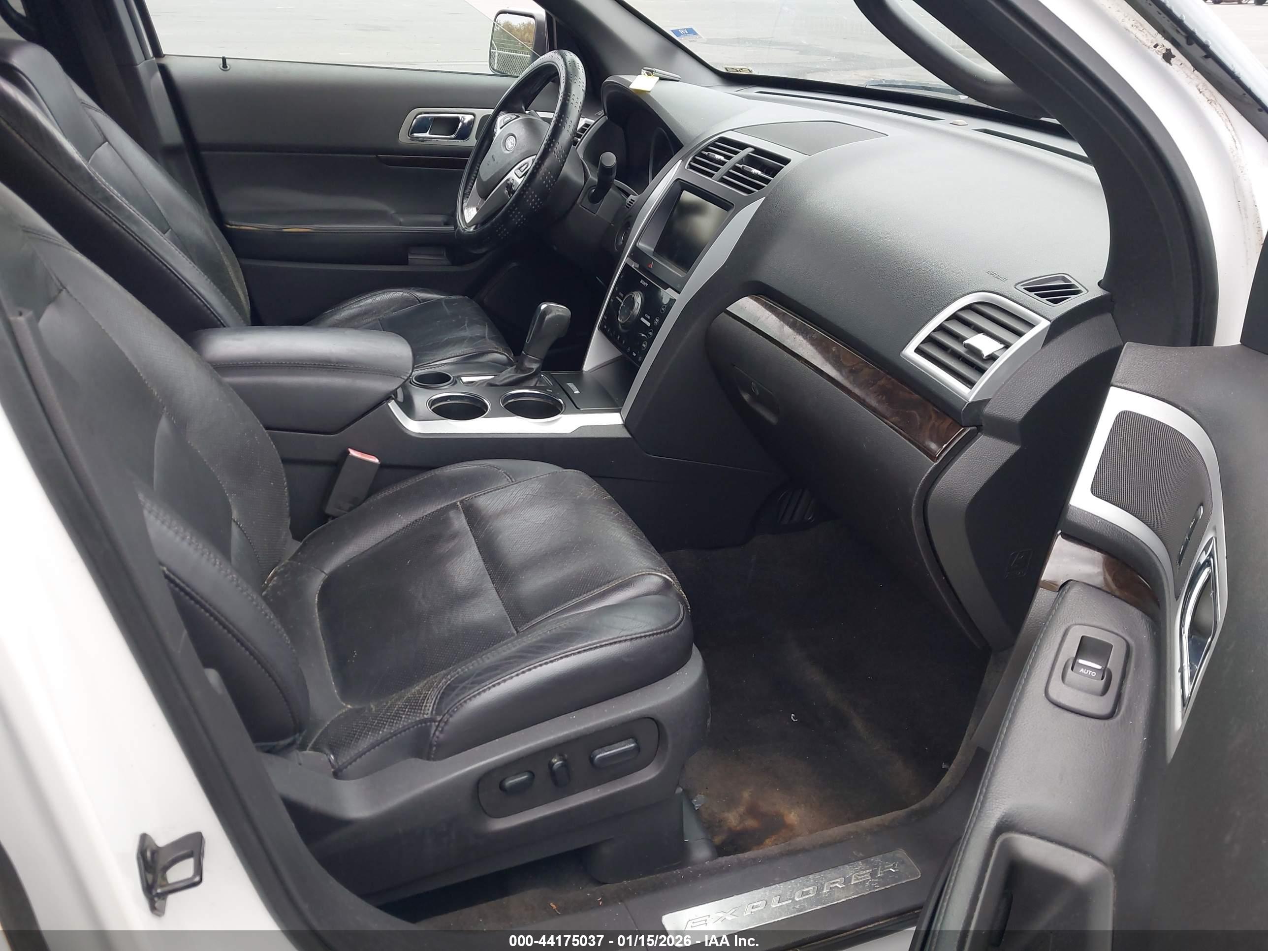 FORD EXPLORER image 5