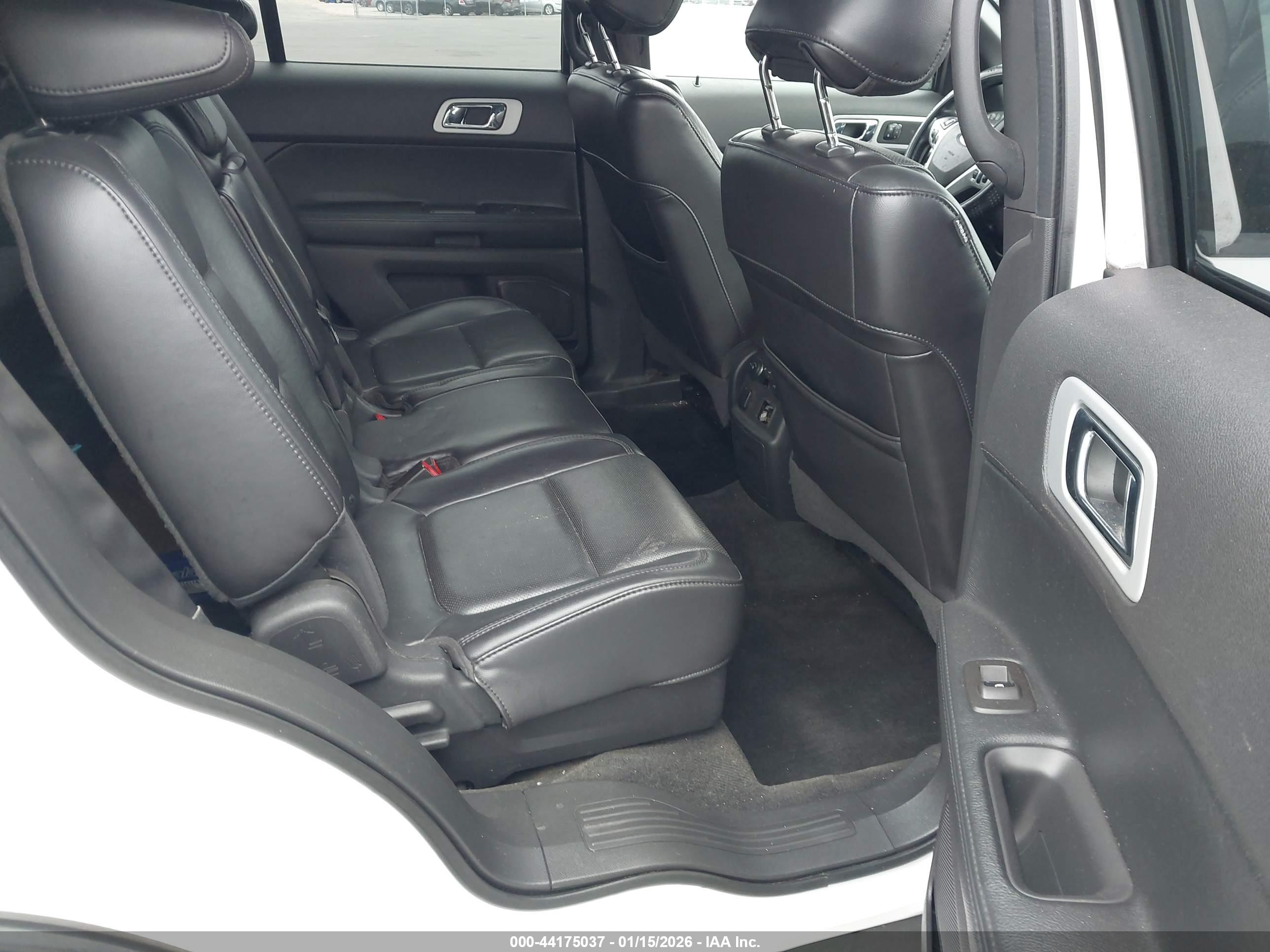 FORD EXPLORER image 8
