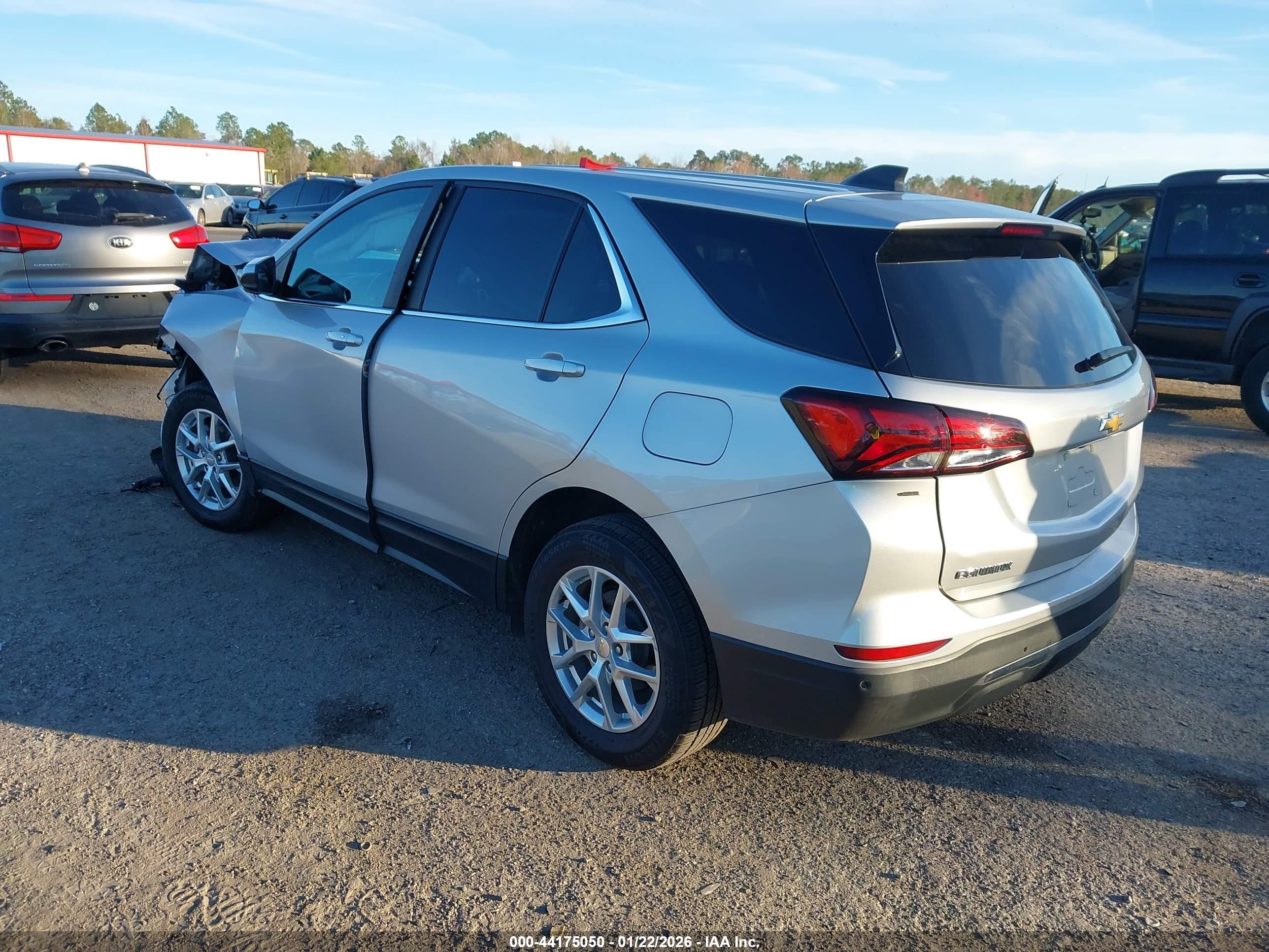 CHEVROLET EQUINOX image 3
