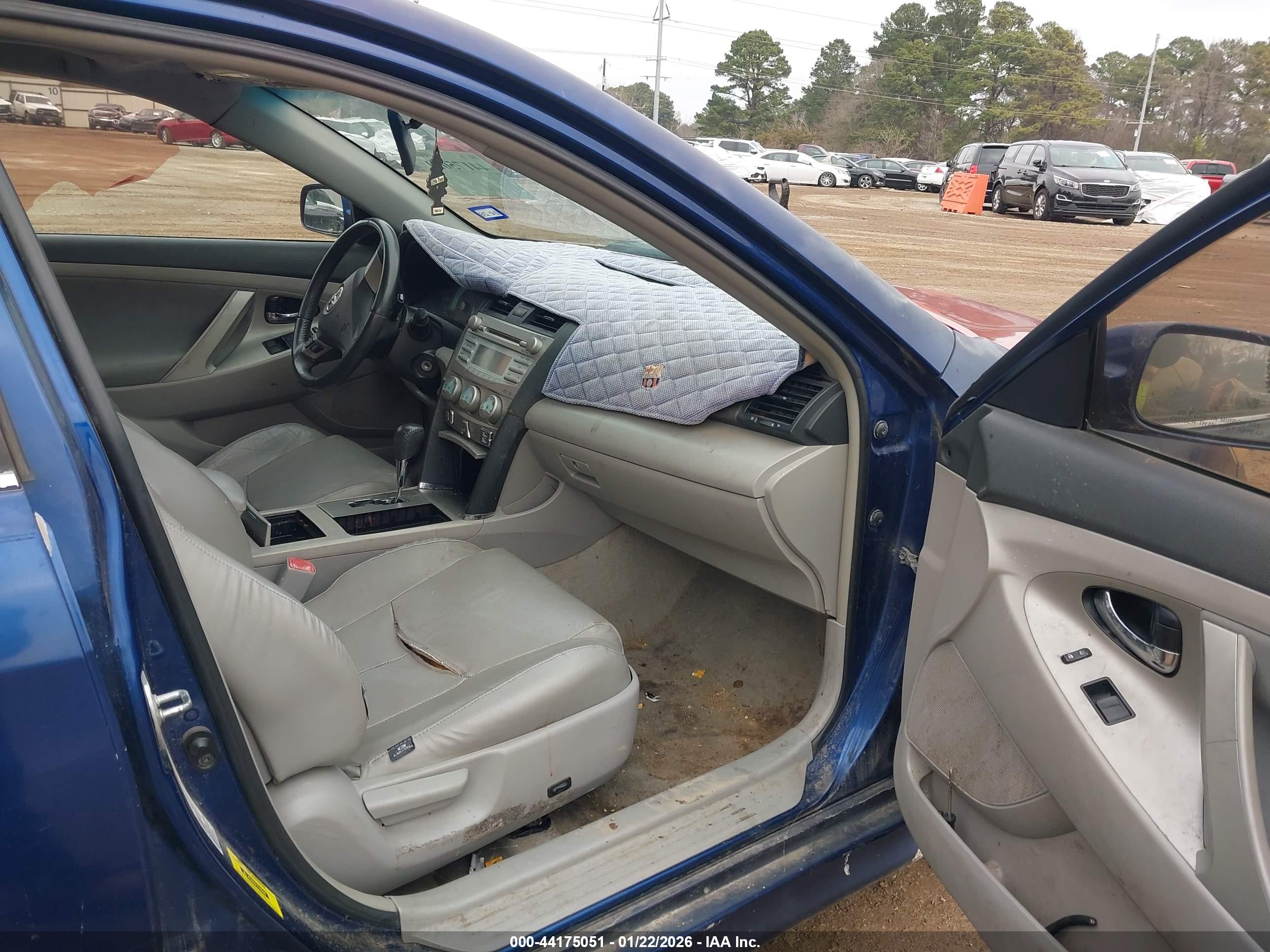 TOYOTA CAMRY image 5